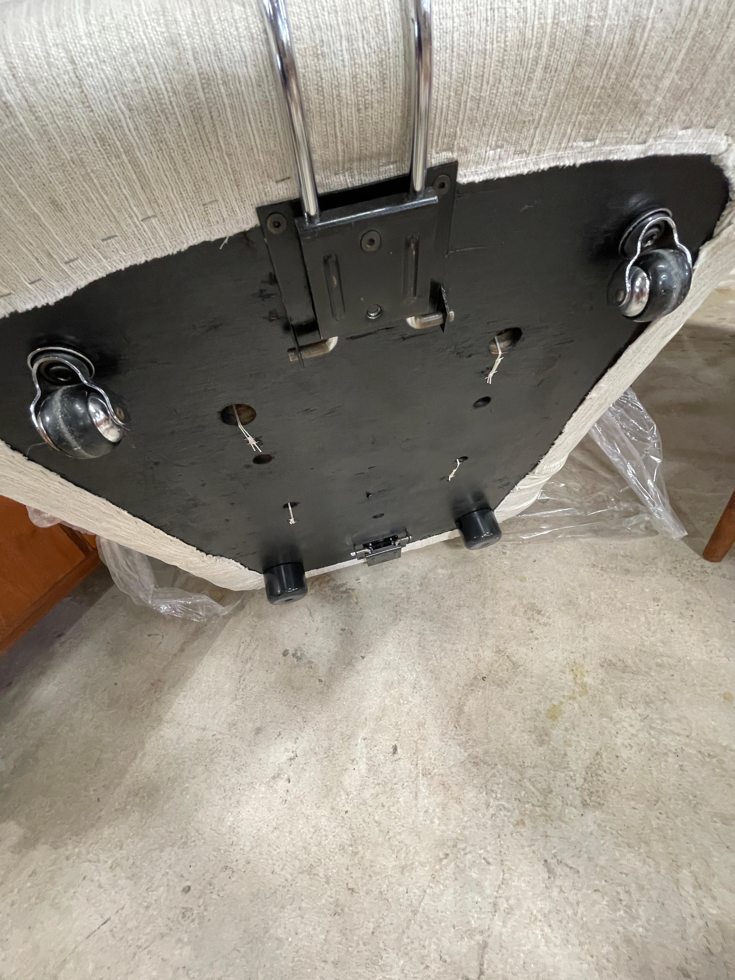 Silla y otomana Soriana de Afra & Tobia Scarpa en venta 4
