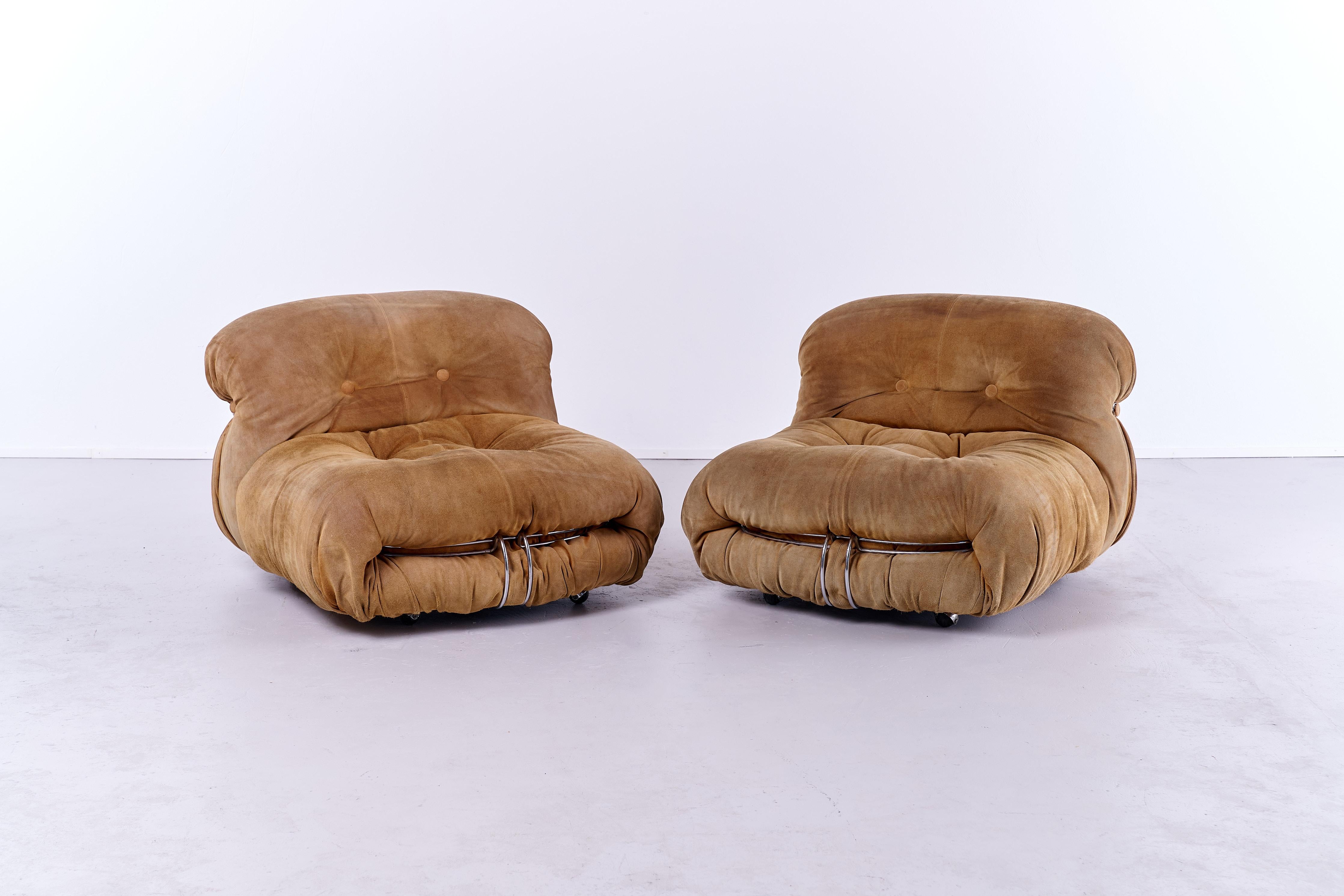Der Soriana Lounge Chair, eine zeitlose Kreation der italienischen Designer Afra und Tobia Scarpa aus dem Jahr 1969, ist ein Meisterwerk des Möbeldesigns. Zu seinen charakteristischen Merkmalen gehören weiche, einladende Rundungen, ein