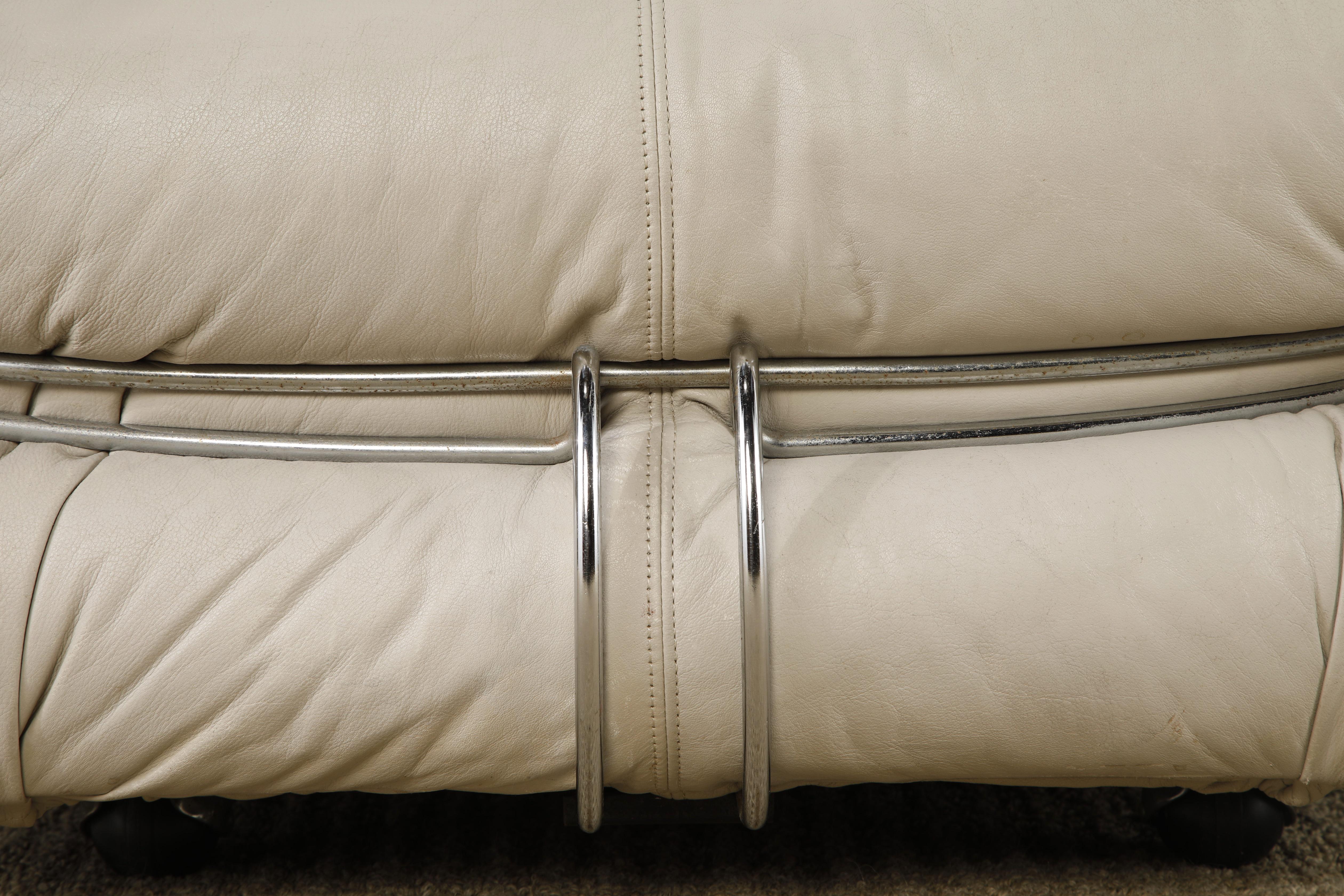 Soriana Lounge Chair in Grey Leather by Afra & Tobia Scarpa for Cassina, Signed For Sale 6