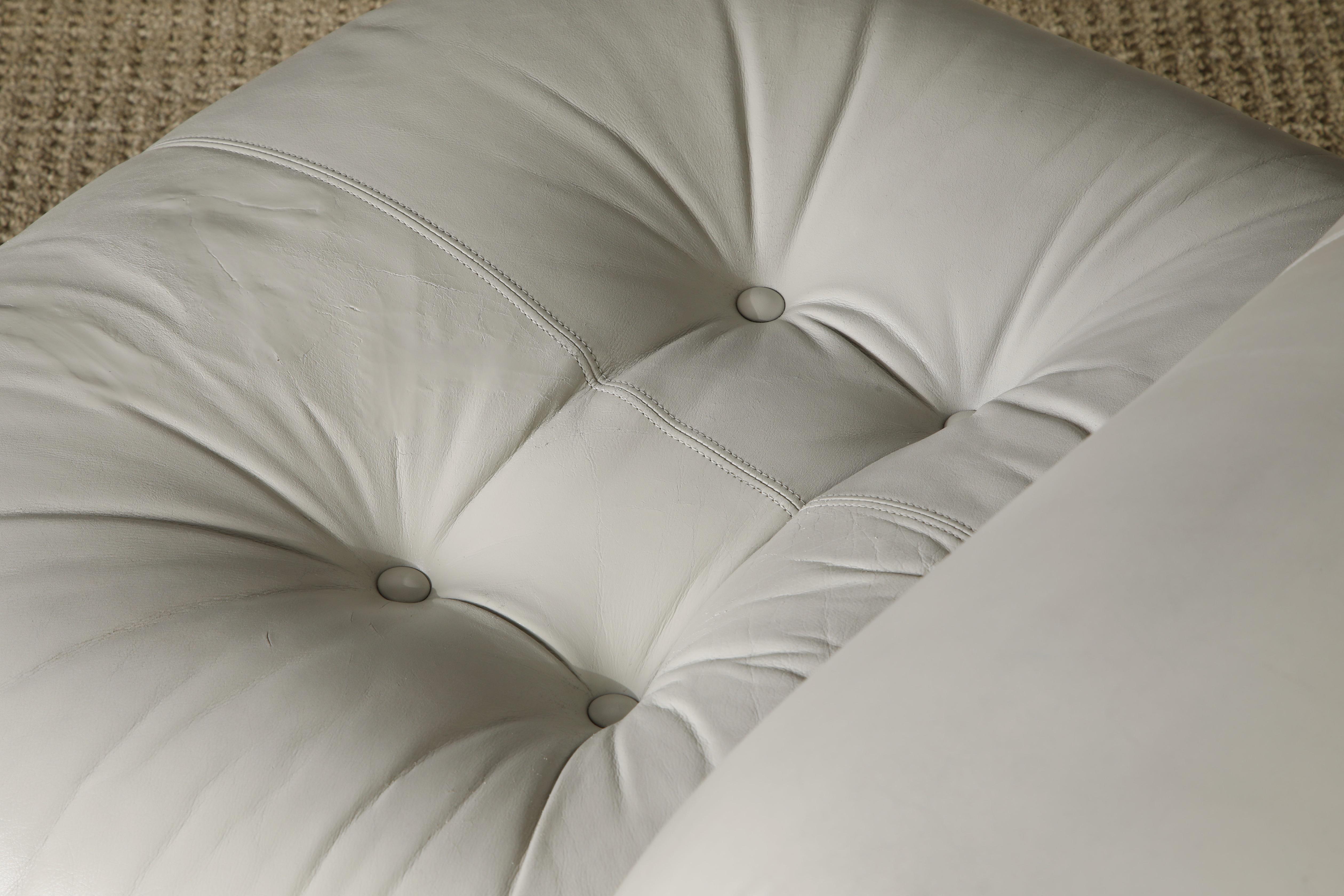 Soriana Lounge Chair in Grey Leather by Afra & Tobia Scarpa for Cassina, Signed For Sale 12