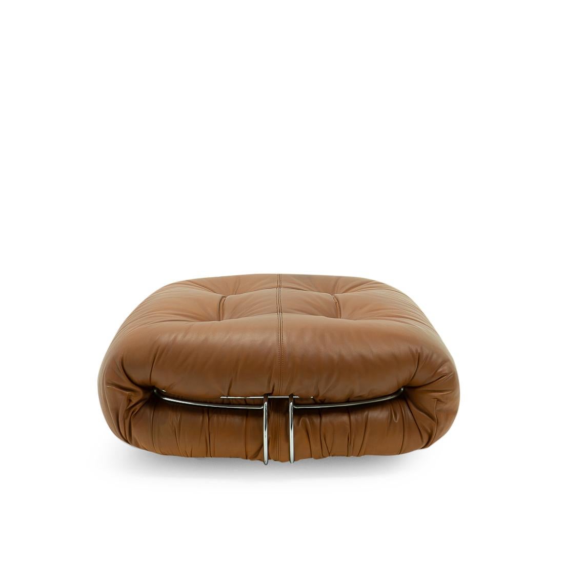Soriana pouf or ottoman by Afra and Tobia Scarpa for Cassina. Original 1970s cognac leather. The pouf can be easily moved around since it has castors attached to the underside.

Origination: Italy, 1970s. Cassina paper label

Materials: Leather,