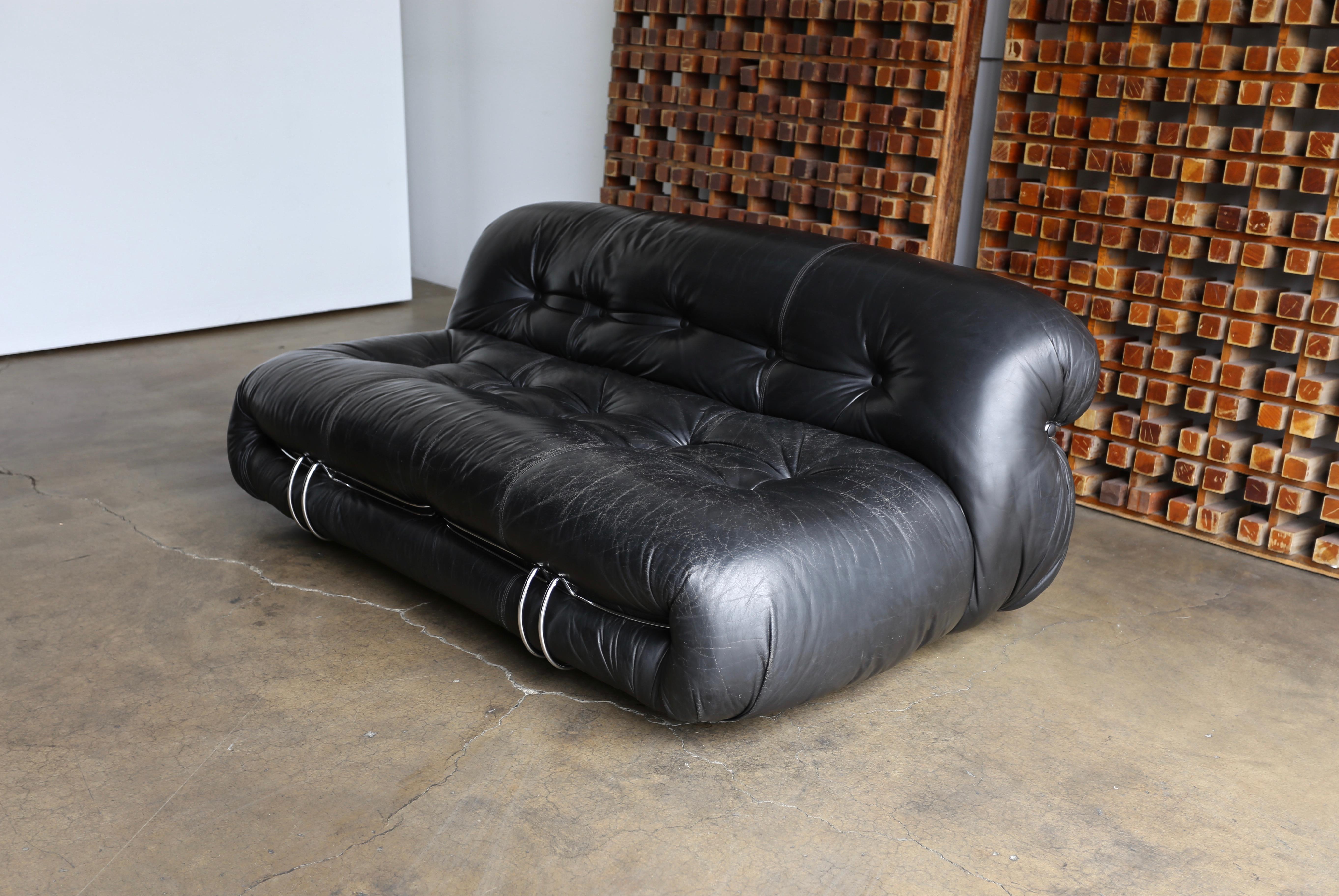 Soriana settee sofa by Afra & Tobia Scarpa for Cassina, circa 1975. Nice patina to the original black leather.