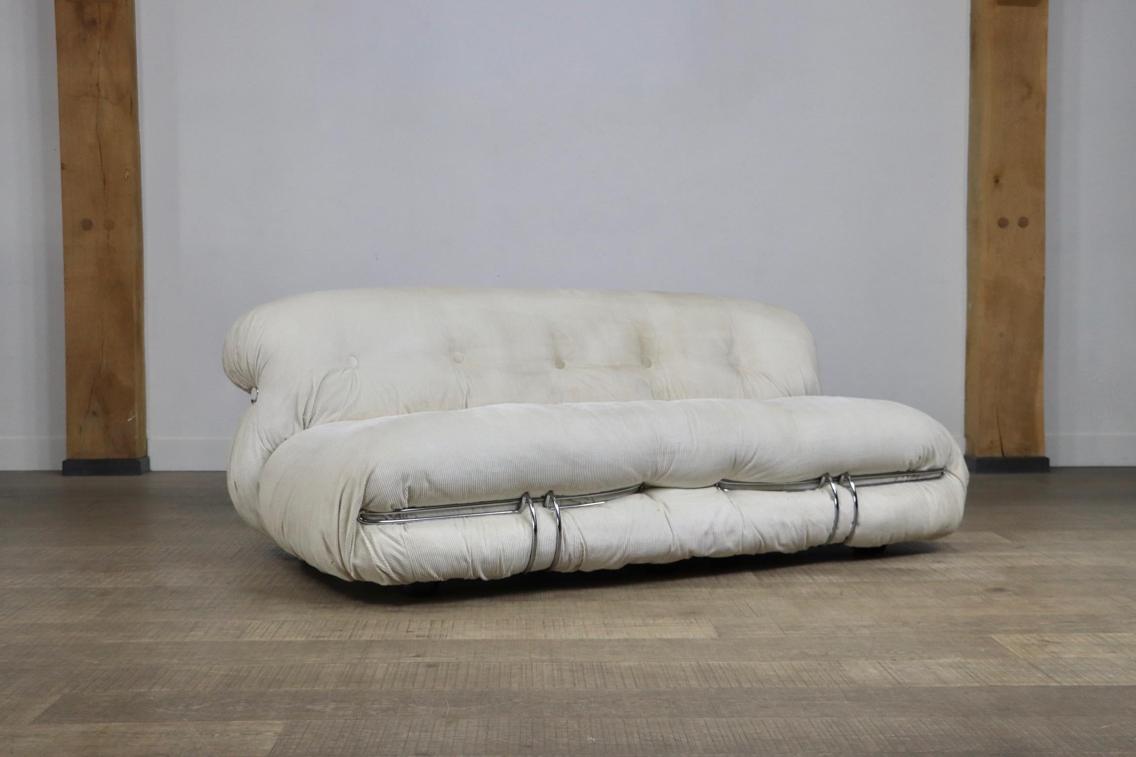 Metal Soriana sofa and lounge chair in original white corduroy by Afra & Tobia Scarpa 