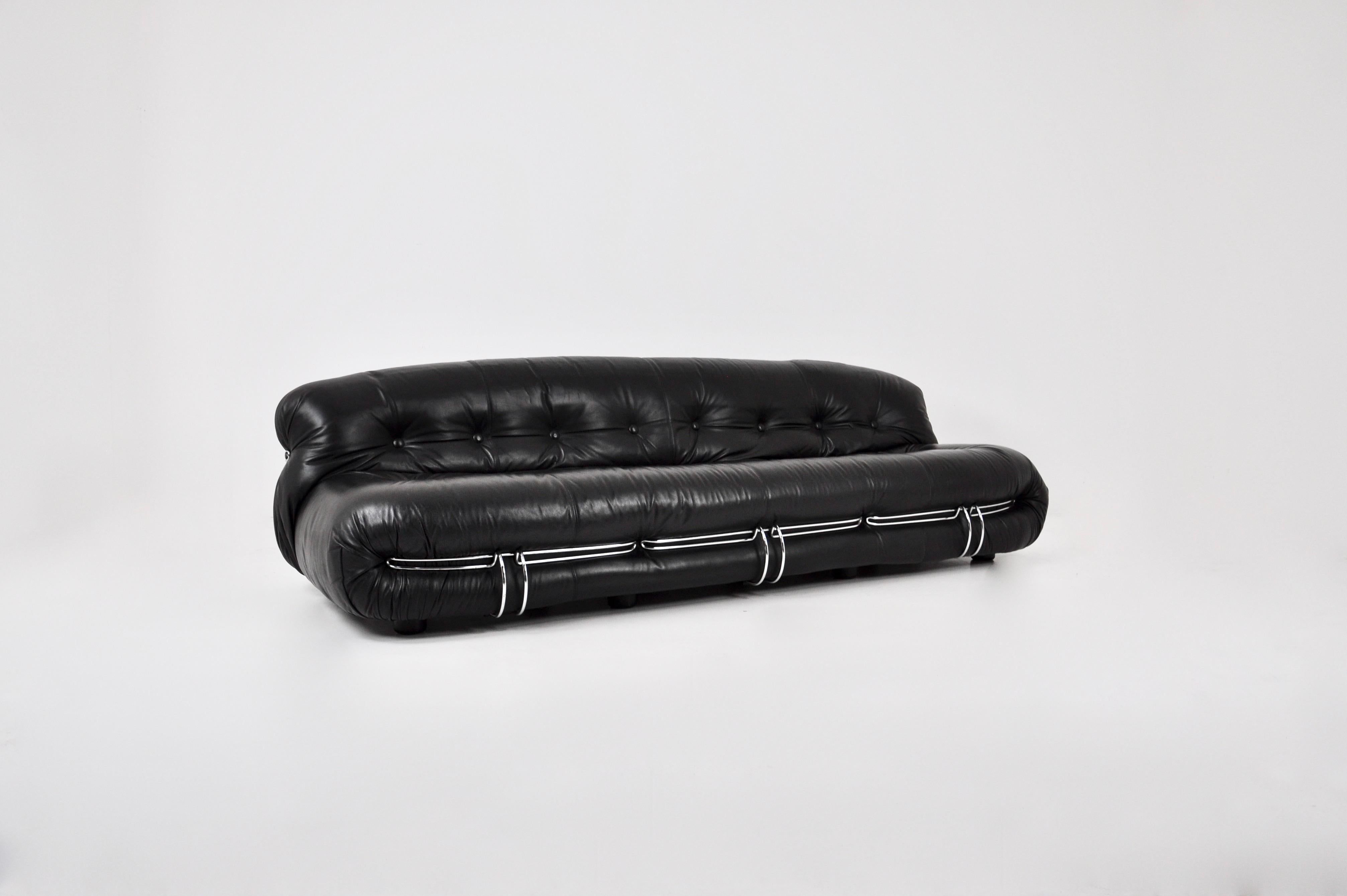 Black leather and metal sofa. Dimensions: Seat height 41cm. Wear due to time and age