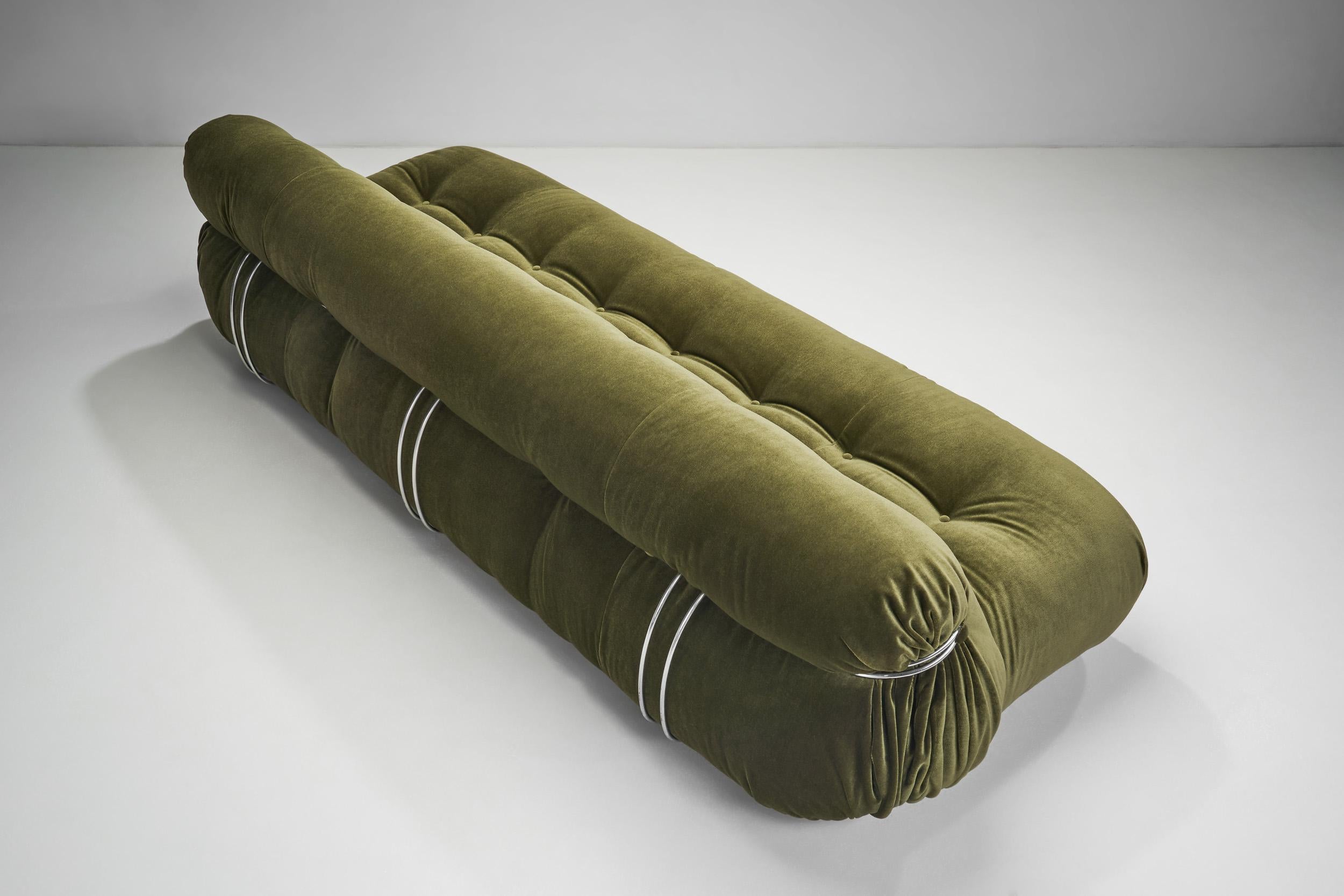 Sofa „Soriana“ aus grünem Samt von Afra und Tobia Scarpa für Cassina, Italien 1969 (Metall) im Angebot