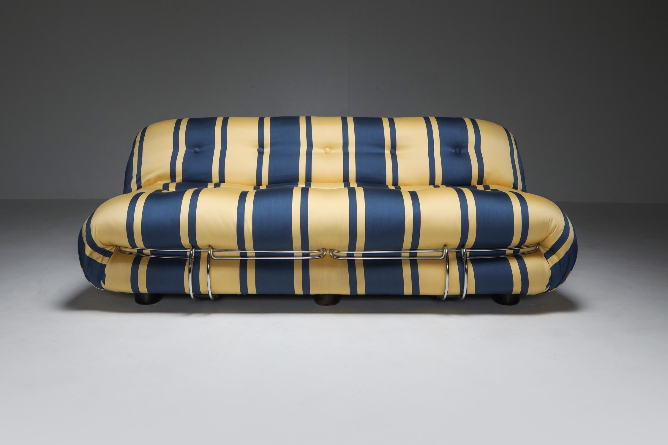 Afra & Tobia Scarpa, Soriana sofa, Cassina 1970s, new design Classic

Cassina 1970s, the Soriana collection was meant to express beauty and comfort by using a whole bundle of fabric held by a chrome-plated steel clamp.
Original two stripe