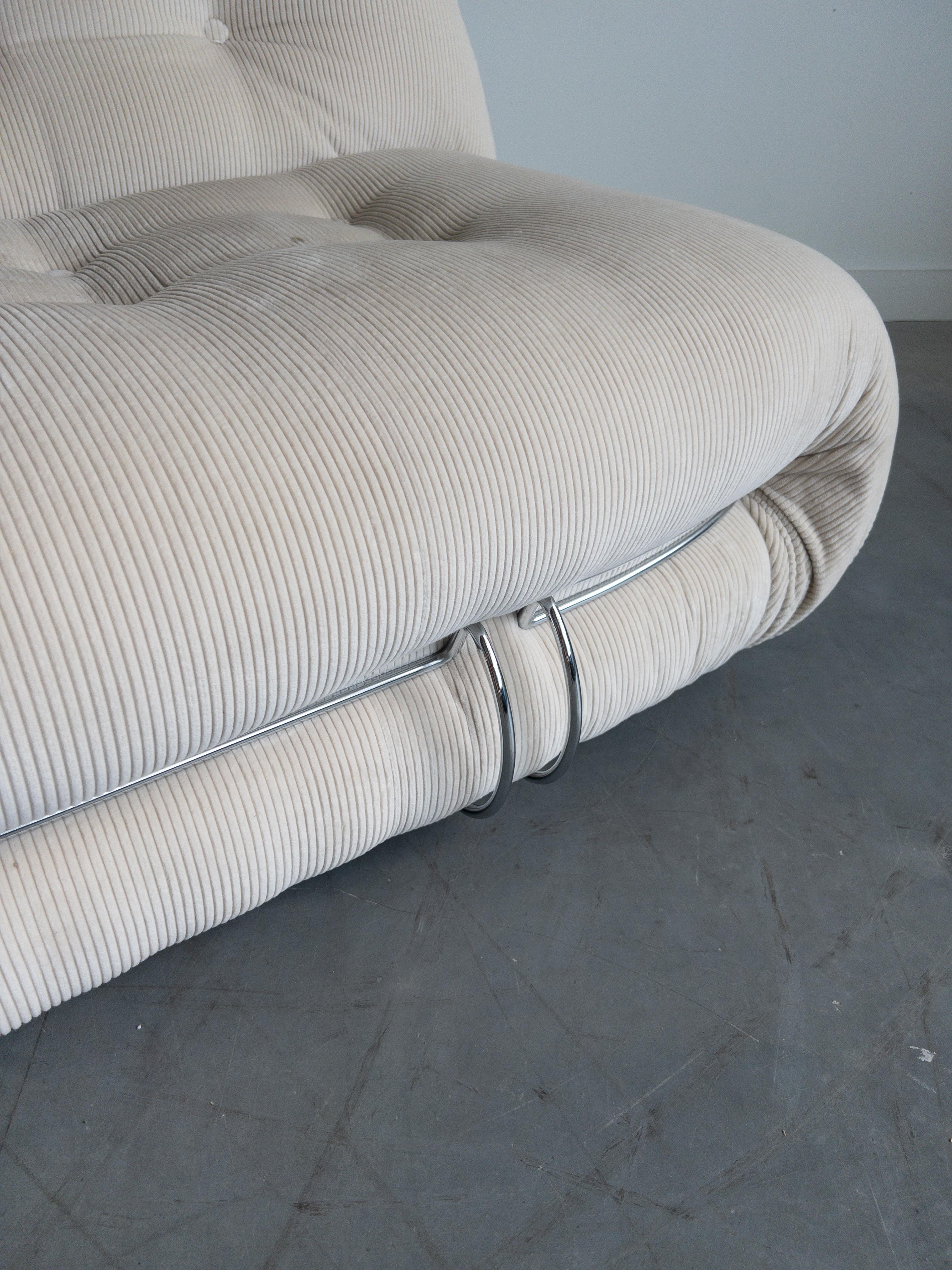 italien Canapé deux places Soriana d'Afra & Tobia Scarpa pour Cassina, velours côtelé crème en vente