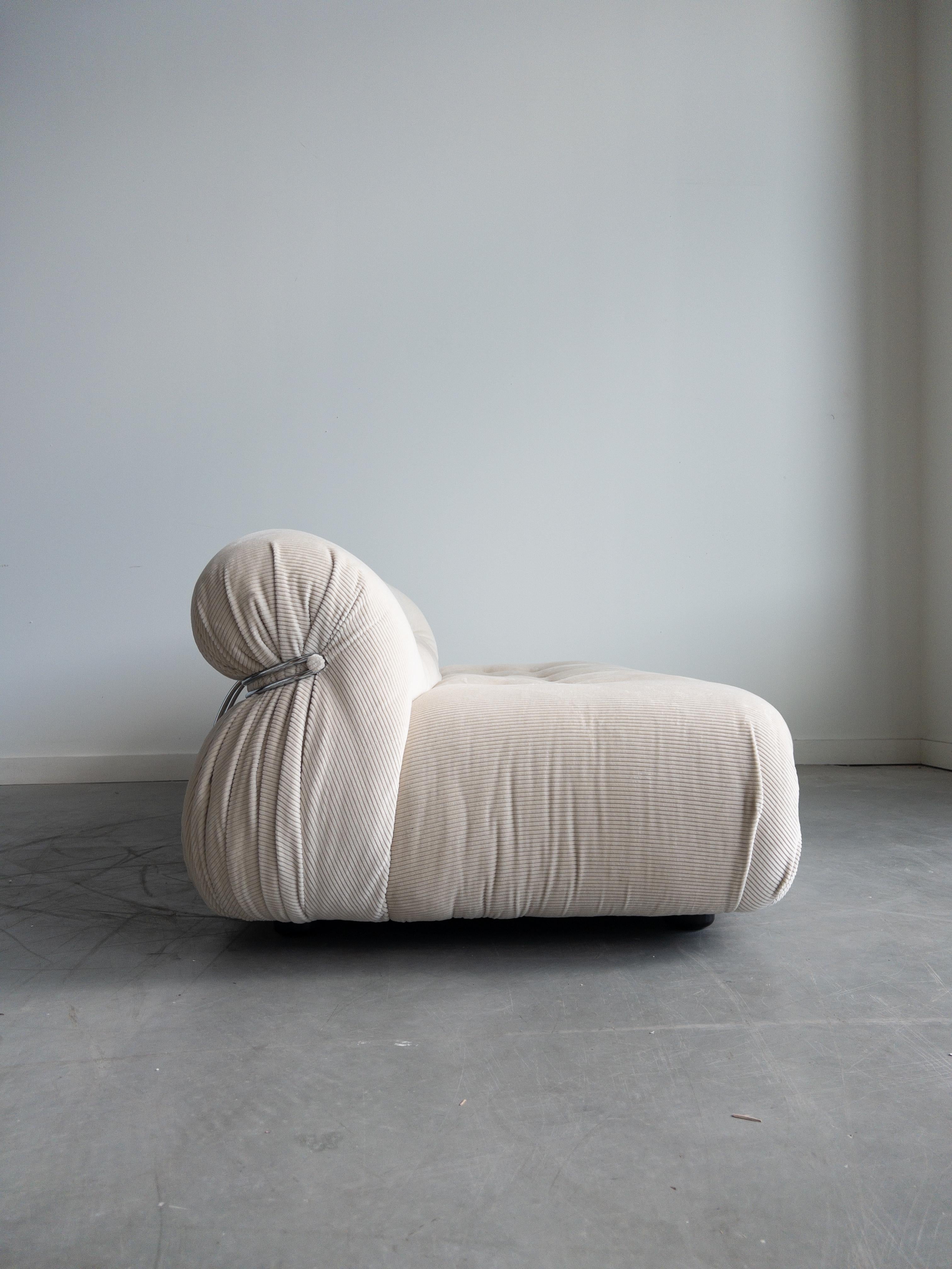 Canapé deux places Soriana d'Afra & Tobia Scarpa pour Cassina, velours côtelé crème Bon état - En vente à New York, NY