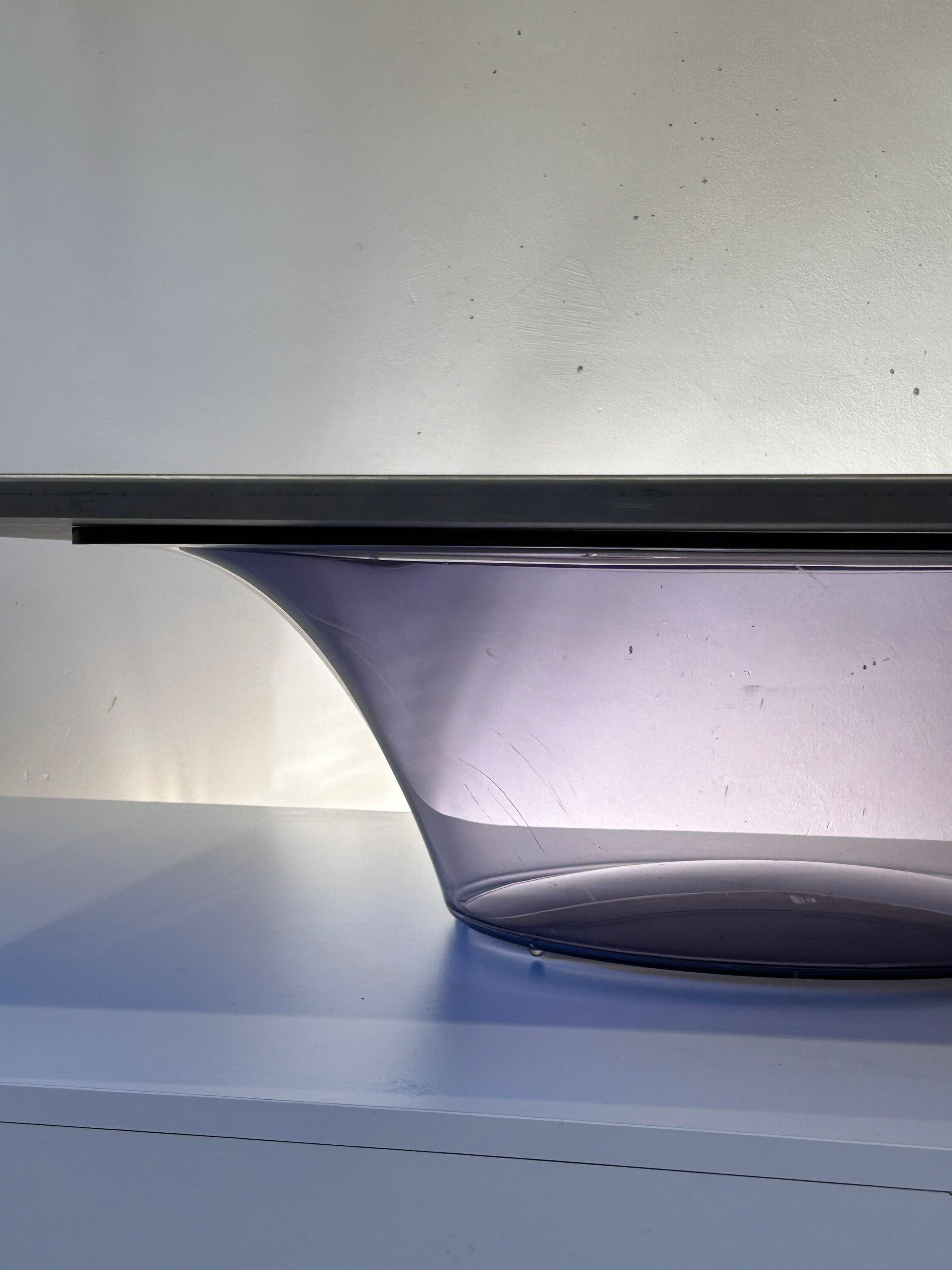Table basse Sormani en lucite et plateau en acier inoxydable, 1970 Bon état - En vente à Vittoria, IT