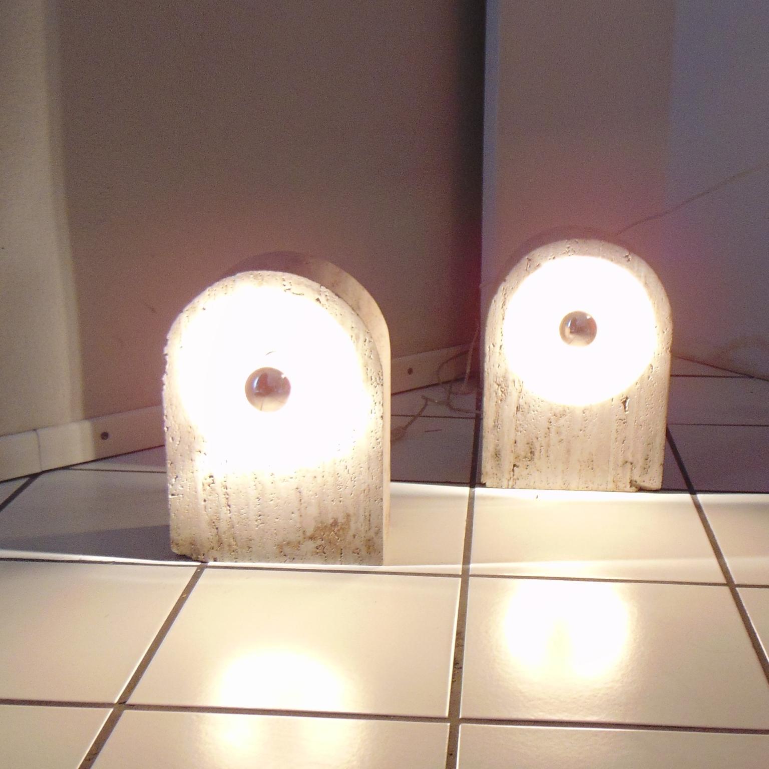 Italian Sormani Nucleo Set of 2 Table Lamps in Travertine by G. Cesari, 1970s, Italy For Sale