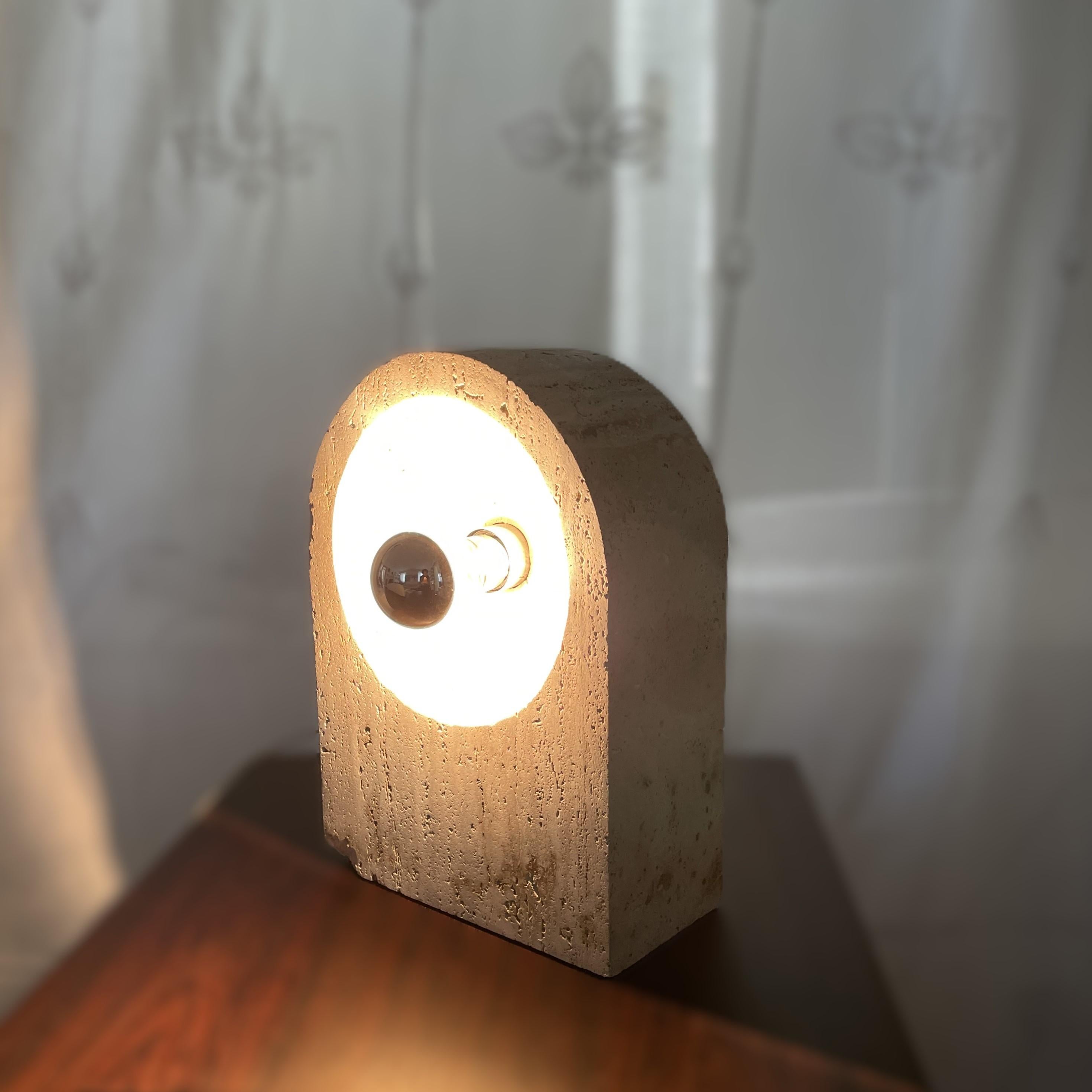 Sormani Nucleo Travertine Table Lamps by G. Cesari, 1970s, Italy – Set of 2 Travertino en venta