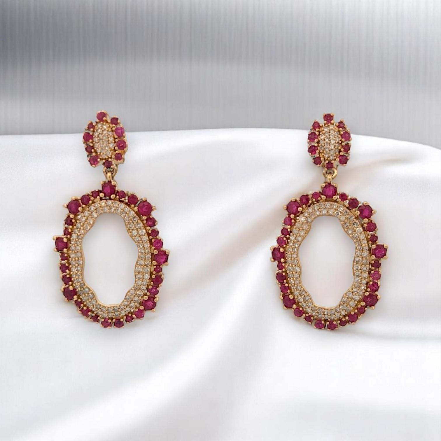 Artisan Boucles d'oreilles en or jaune 14K avec rubis et diamants, 2.86ct Ruby Gemstone Earrings en vente