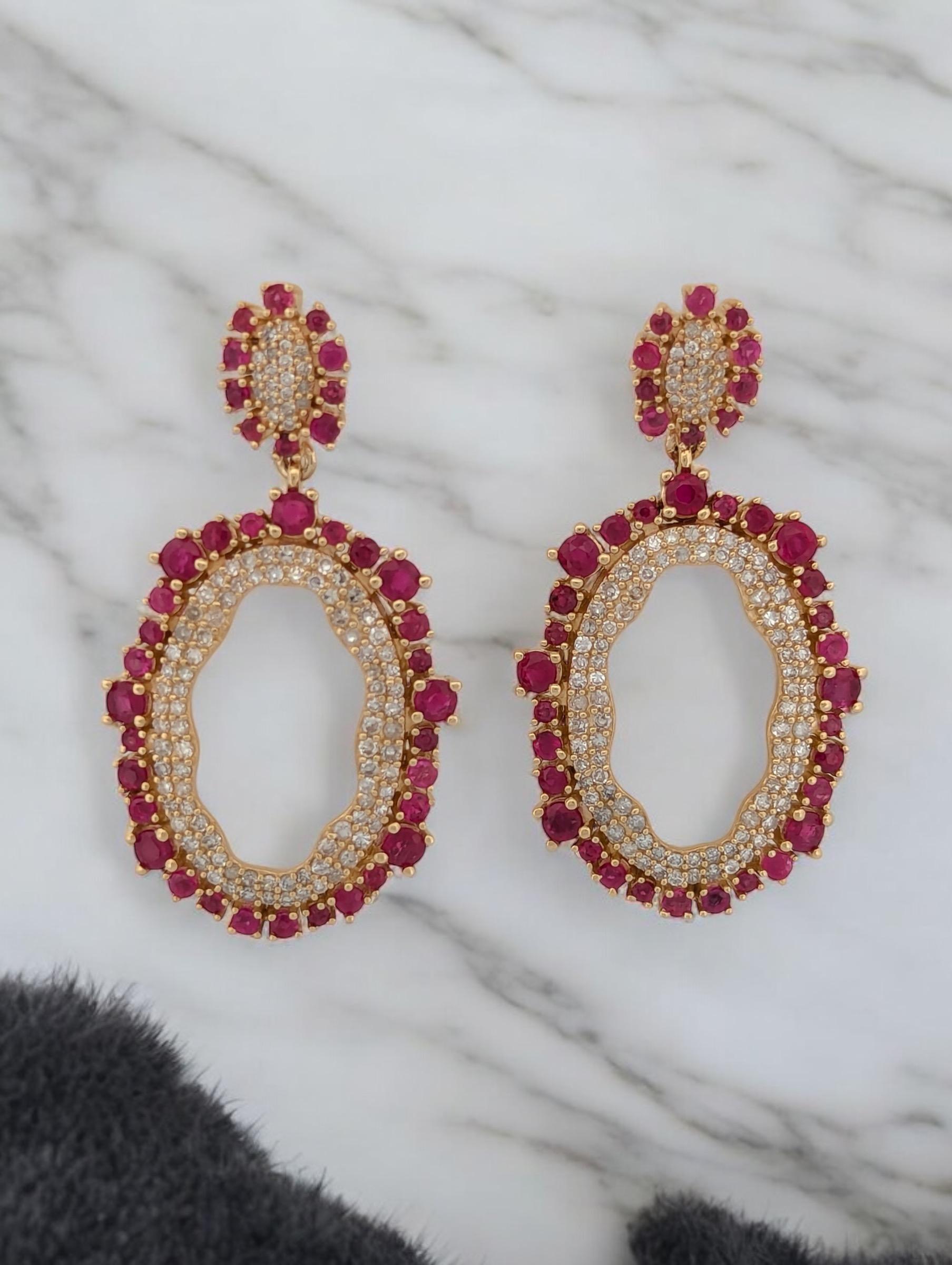 Perle Boucles d'oreilles en or jaune 14K avec rubis et diamants, 2.86ct Ruby Gemstone Earrings en vente