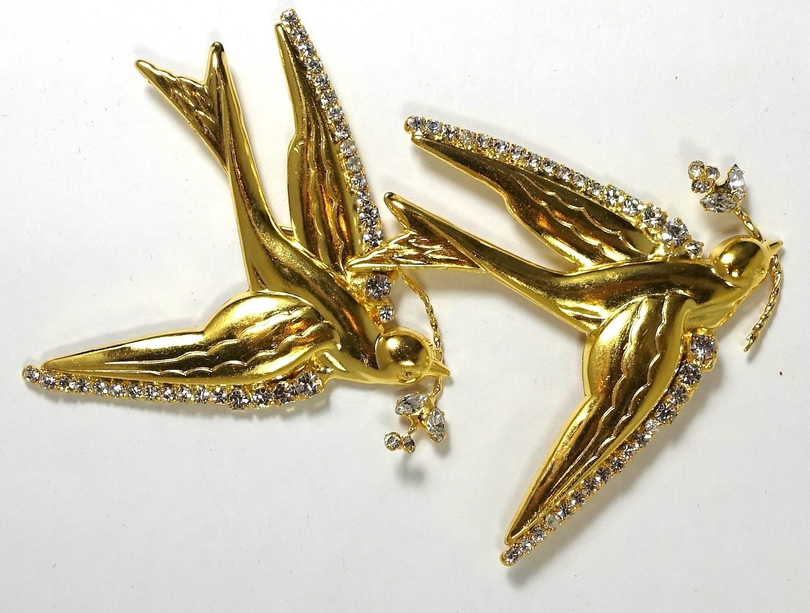This signed One of a kind Robert Sorrell brooch features birds in flight with clear crystal accents in a gold tone setting.    In excellent condition, this brooch measures 4-7/8” x 4” and is signed “Sorrell Originals”.