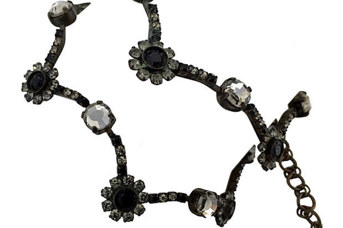 Sorrelli black-and-white crystal necklace featuring 10 flower sections separated by crystal arches mounted in gunmetal finish. 14