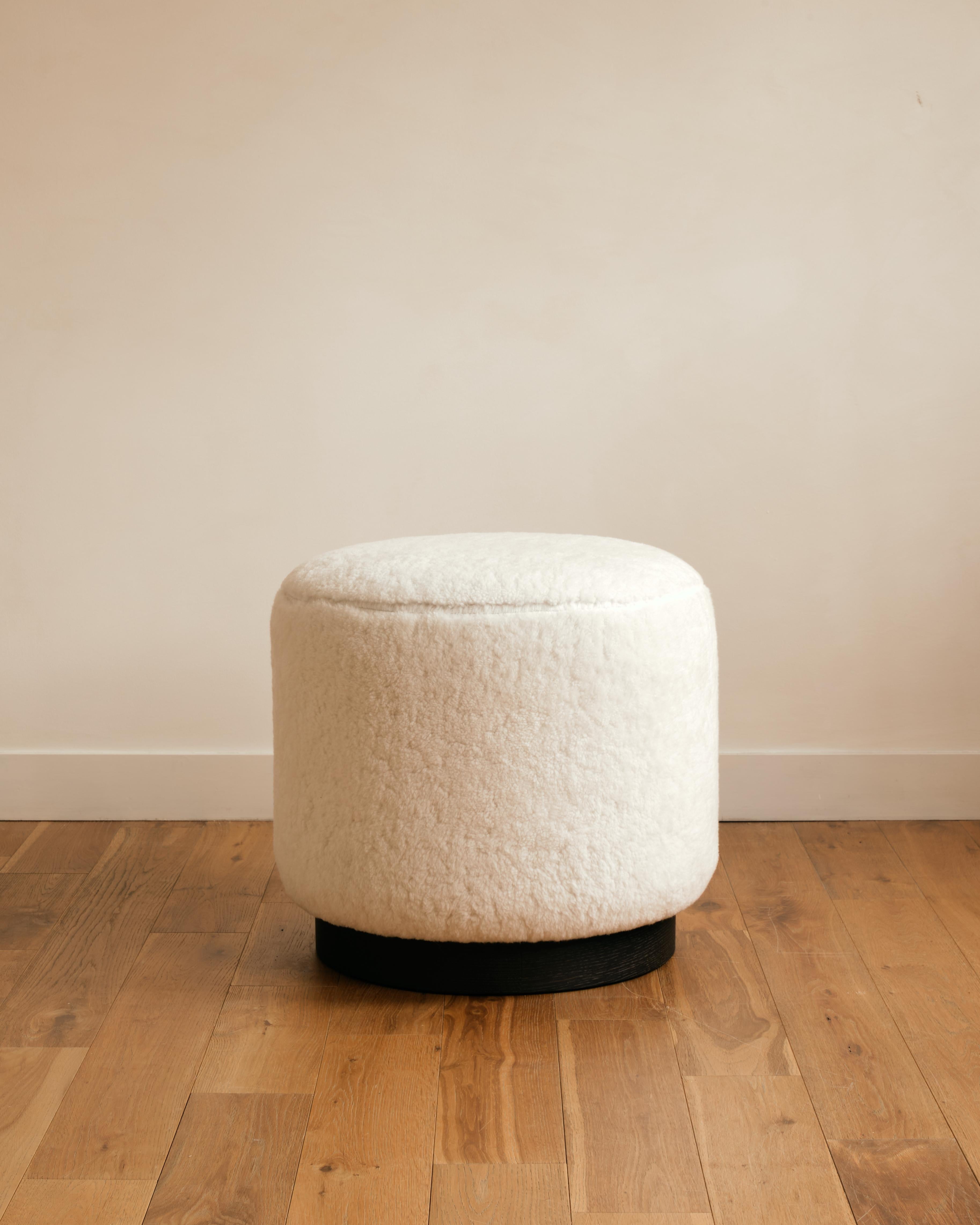 The Sorrento ottoman by Studio Sam London is the softest and most comfortable pouf you will ever try.
All our pieces are made from a range of available materials which we select depending on size and availability in order to keep the production