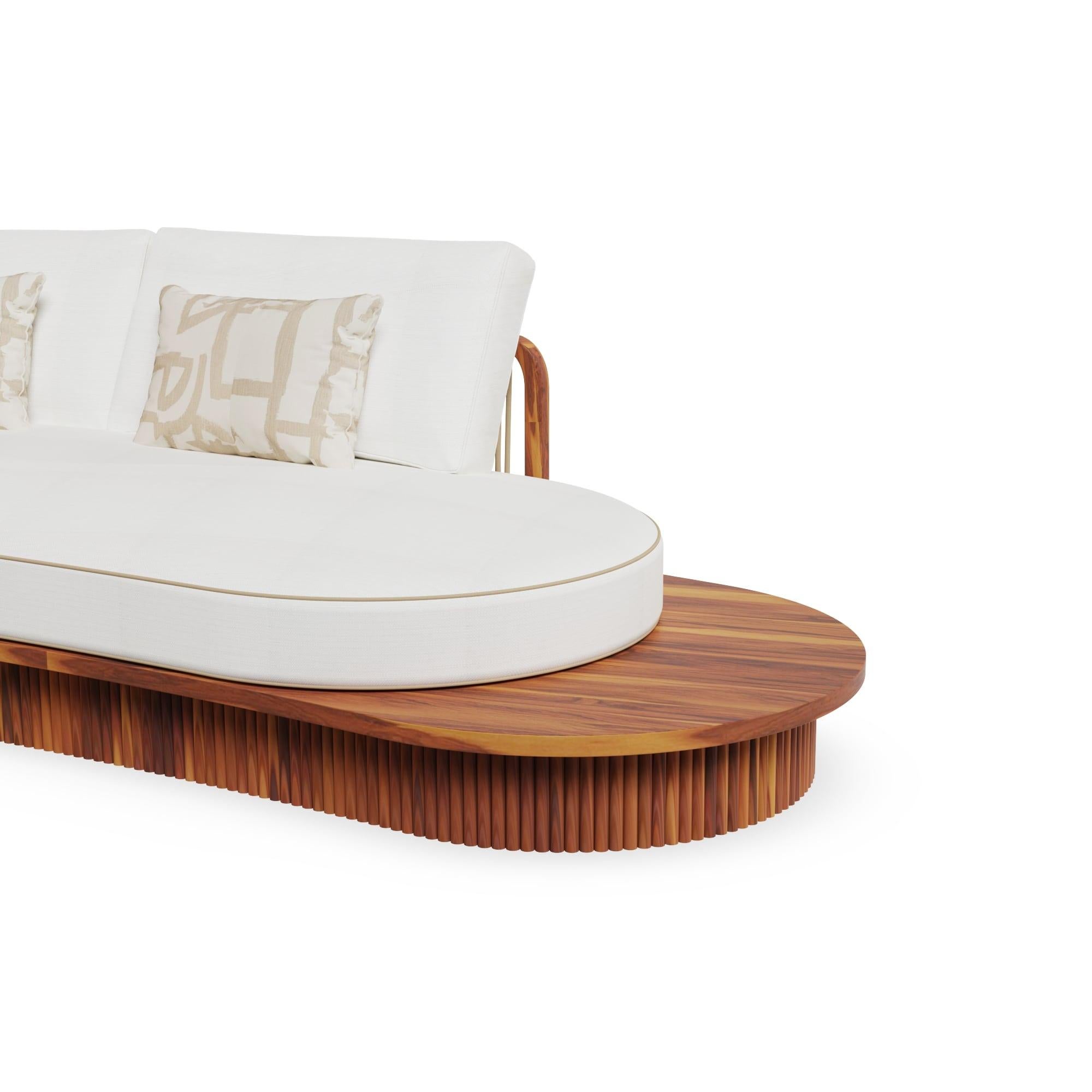 Sofá de exterior Sorrento de madera de iroko con base acanalada y detalle de cuerda en Nuevo estado para la venta en Carvalhosa, PT