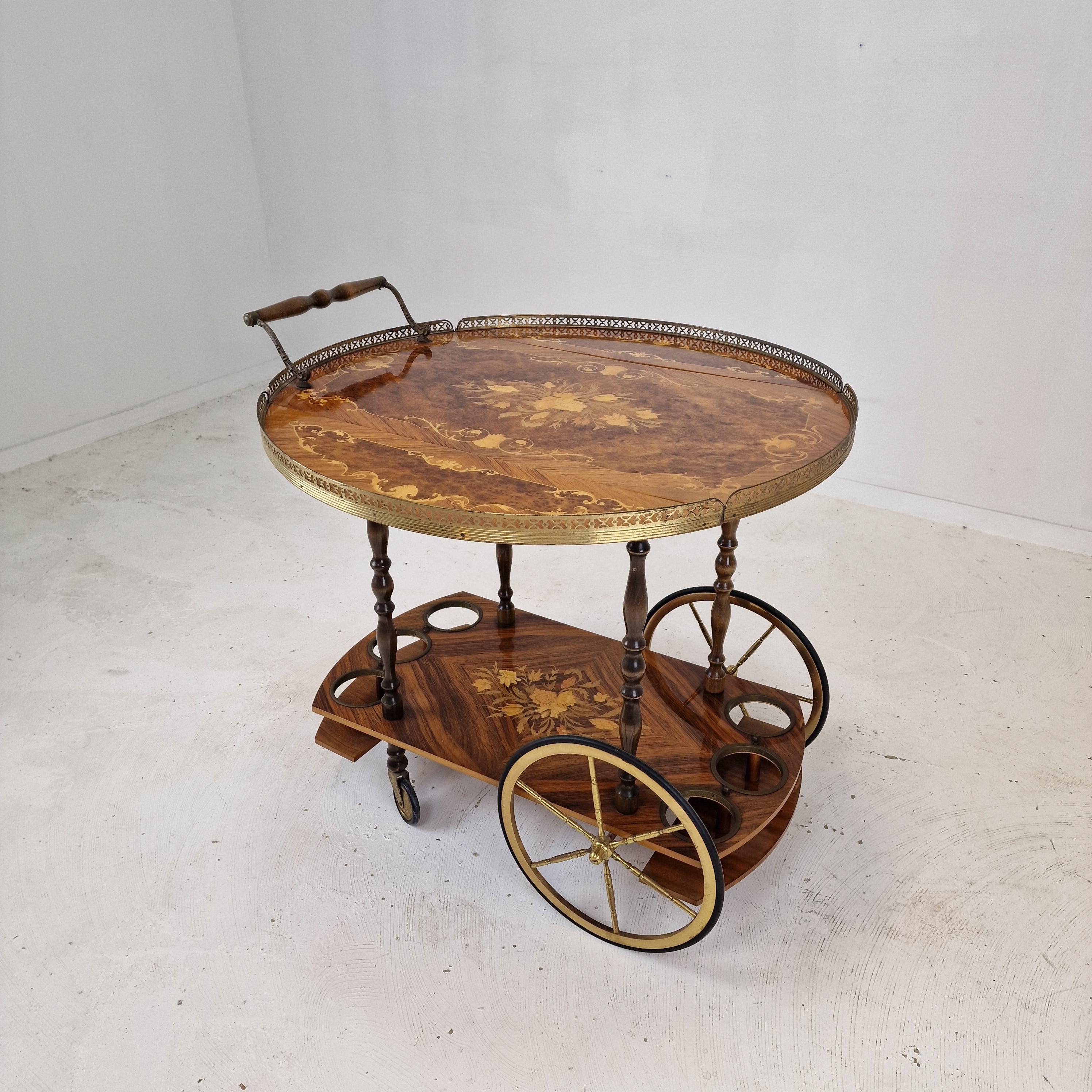 Beautiful wooden trolley or tea card, made in Italy in the beginning of 1900.

Rich and refined manual wooden inlays in the style of the Sorrento furniture with floral and fruity motifs.
Fabulous craftsmanship.

The table has the normal traces of