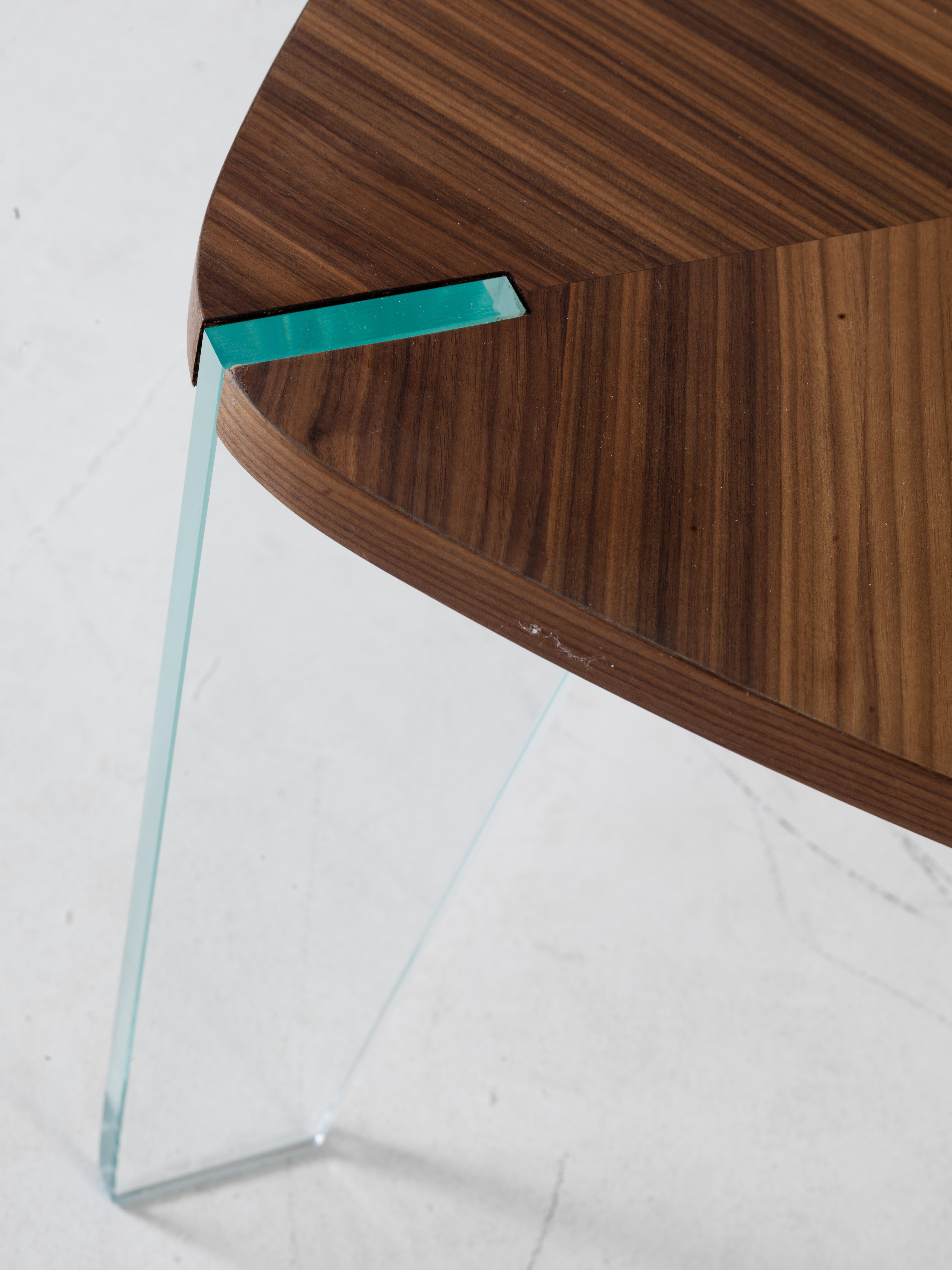 XXIe siècle et contemporain Table basse Sospeso en bois massif, finition naturelle en noyer, contemporaine en vente