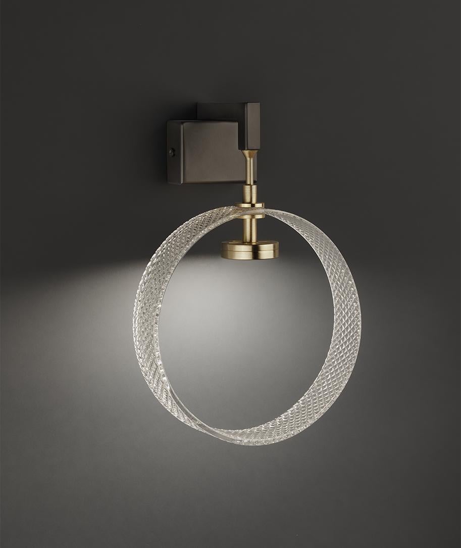 Lámpara de pared Sospeso by Euroluce Lampadari
Dimensiones: P 11 x An 20 x Al 28 cm.
Materiales: Metal y cristal.

Disponible en diferentes colores. Los precios pueden variar. Todas nuestras lámparas pueden cablearse según cada país. Si se vende a