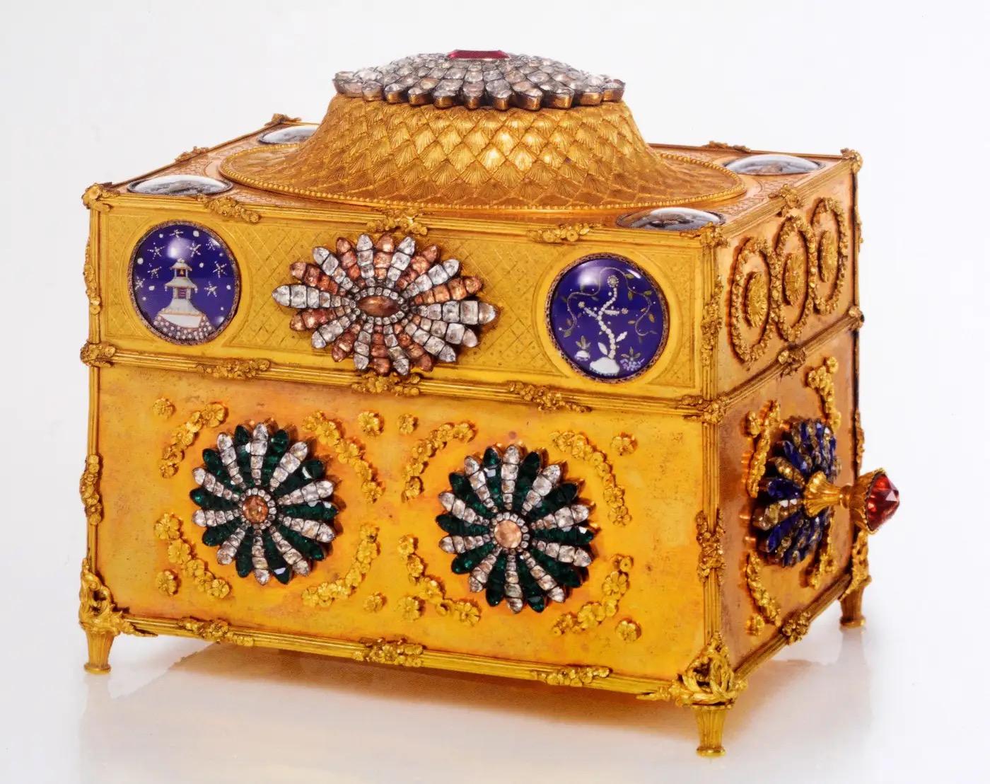 Sotheby's, 2011 Lilly & Edmond Safra Collection European Furniture Volume IV Bon état - En vente à valatie, NY