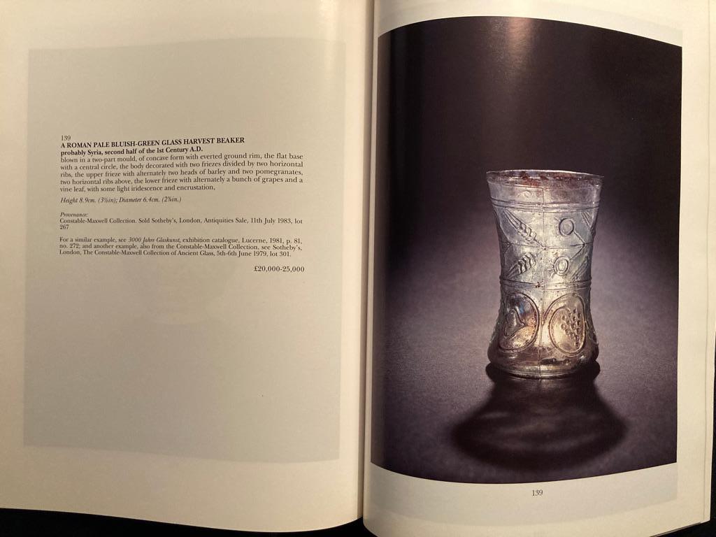 20ième siècle Catalogue d'antiquités Sotheby's Antiquities Benzina Collection of Ancient Glass juillet 1994 en vente