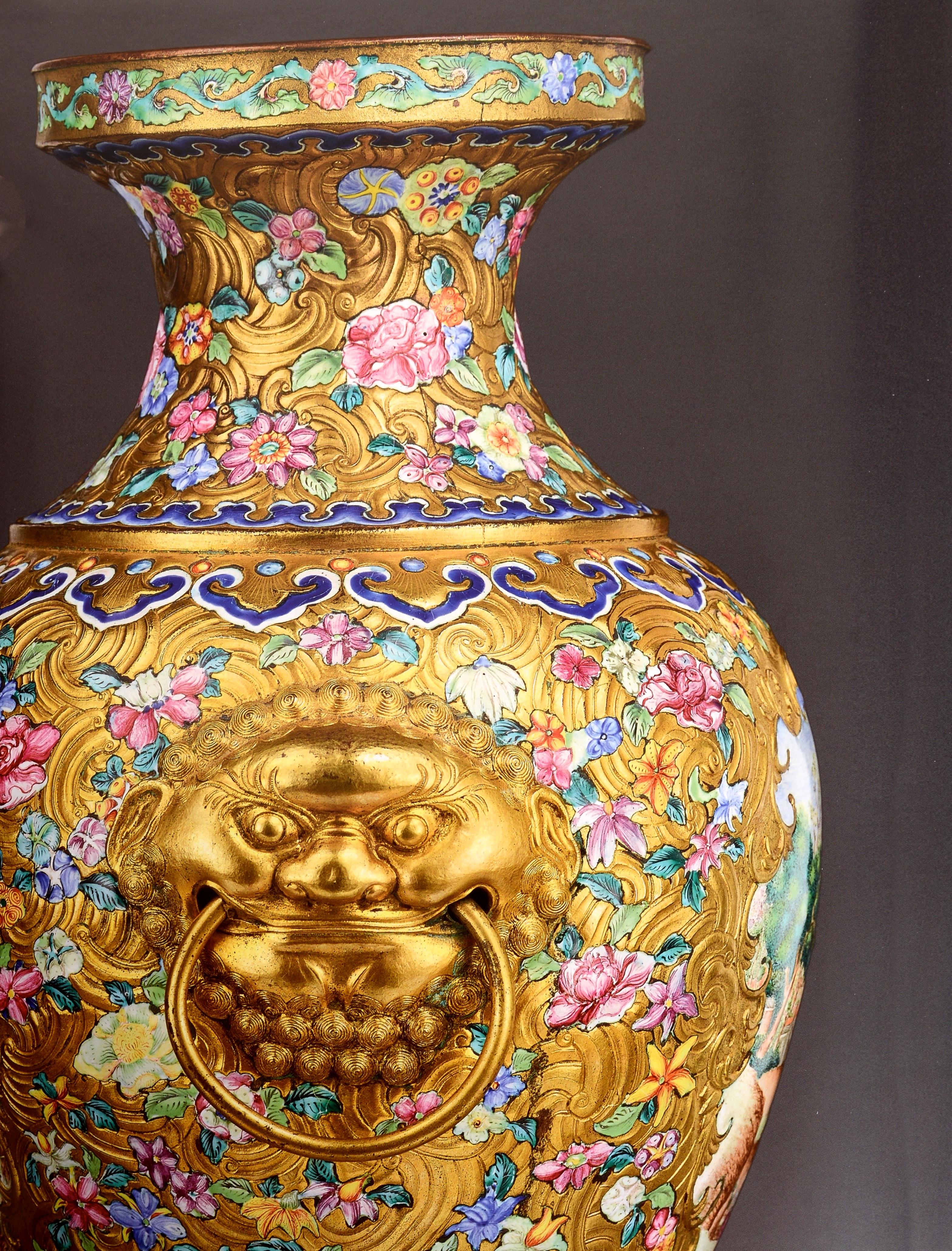 Sotheby's Hongkong Wichtige Privatsammlung Chinesische Keramik 8. Oktober 2019. 1st Ed Hardcover. Dazu gehören seltene Beispiele von Ming- und Qing-Porzellan und mehrere außergewöhnliche Jadesorten. Herr Q.W. Lee war ein Bankier und Philanthrop, der