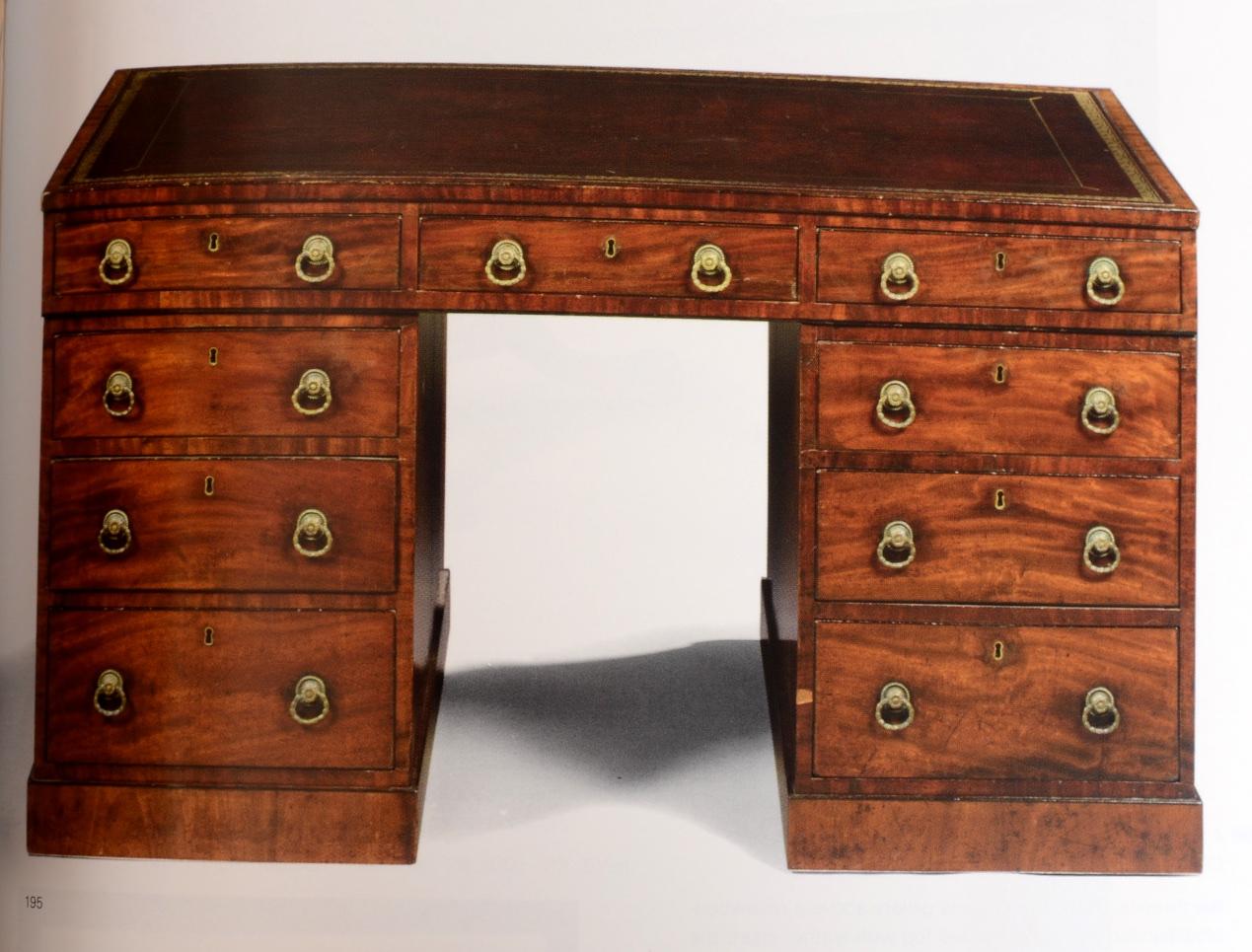 Important meuble anglais Sotheby's, dont la collection Horlick Bon état - En vente à valatie, NY