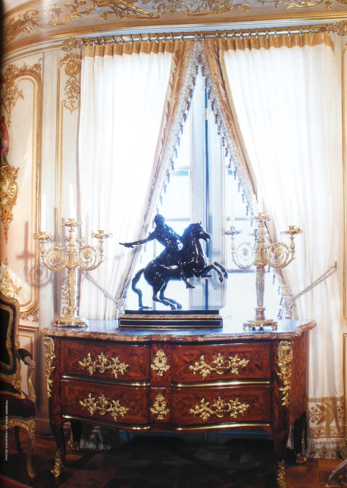 Sotheby's, Important French Furniture from the Collection of Dr. Benchoufi 5