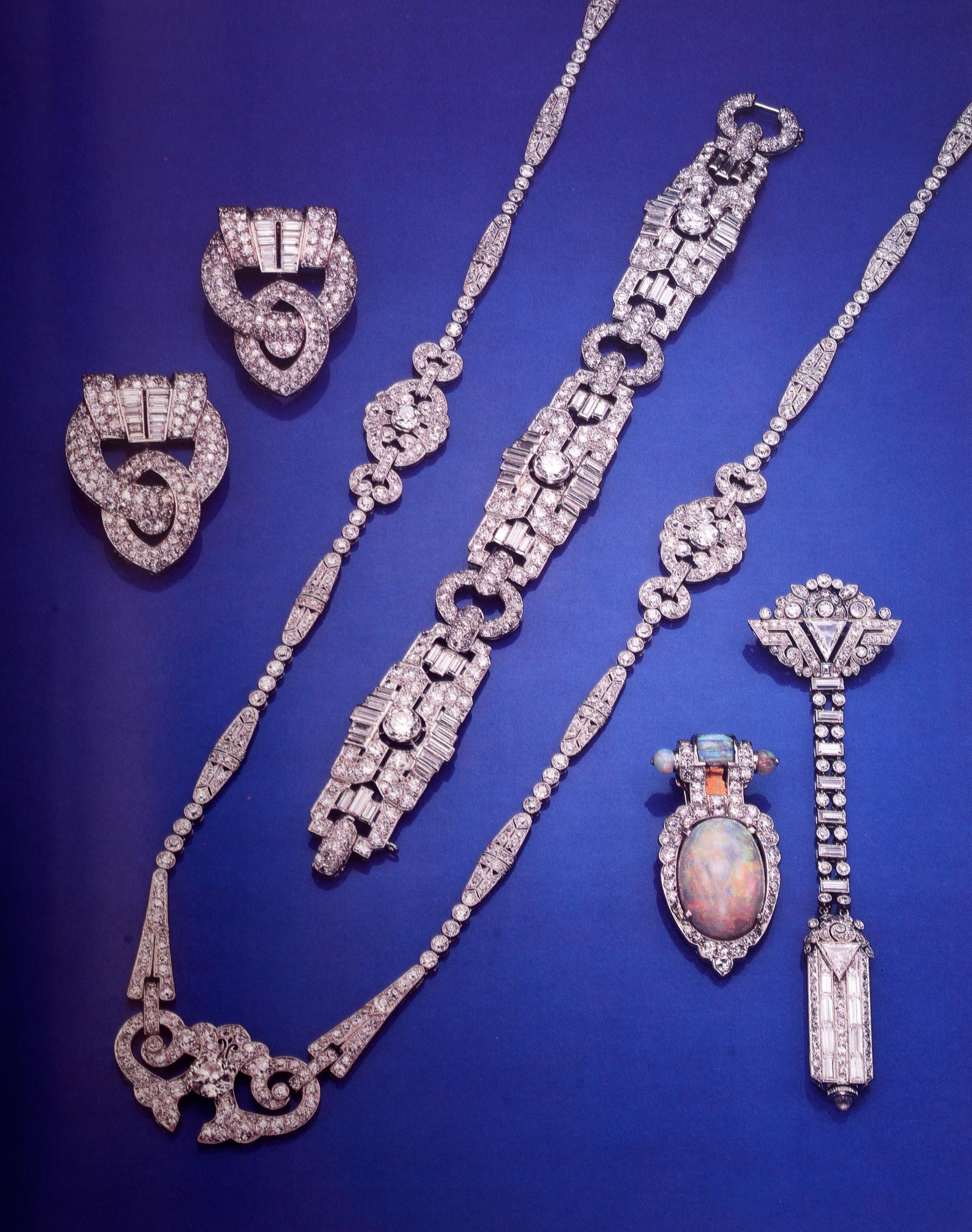Sotheby's Magnificent Jewelry New York October 23 and 24, 1991 For Sale 2