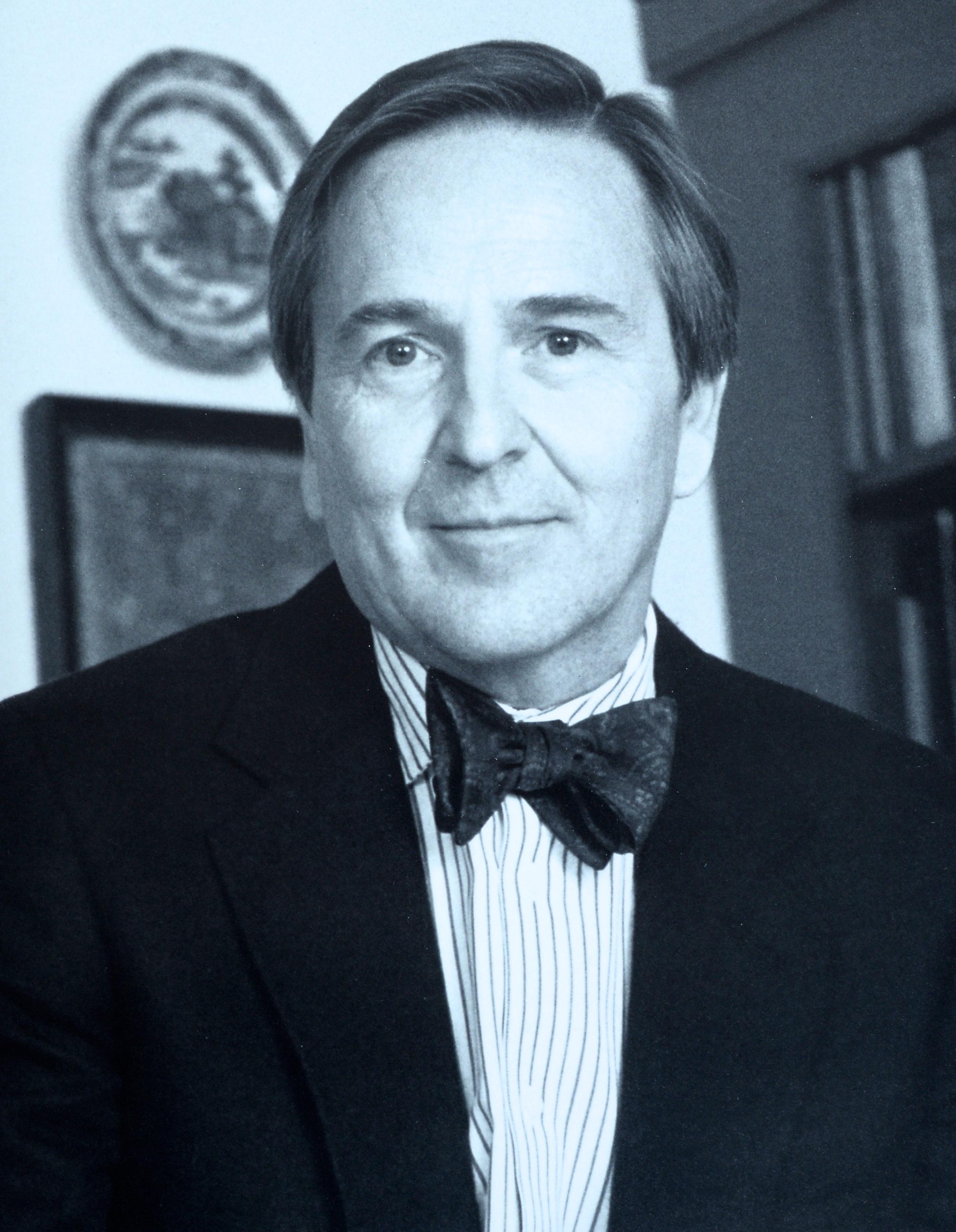 Sotheby's Propriété de la succession de feu Richard C.I.C. HESS. NY juin 1998. Magnifiquement illustré de reproductions et de photos en couleurs et en noir et blanc. Y compris des biens provenant de la Fondation Louise Steinman von HESS. Portrait