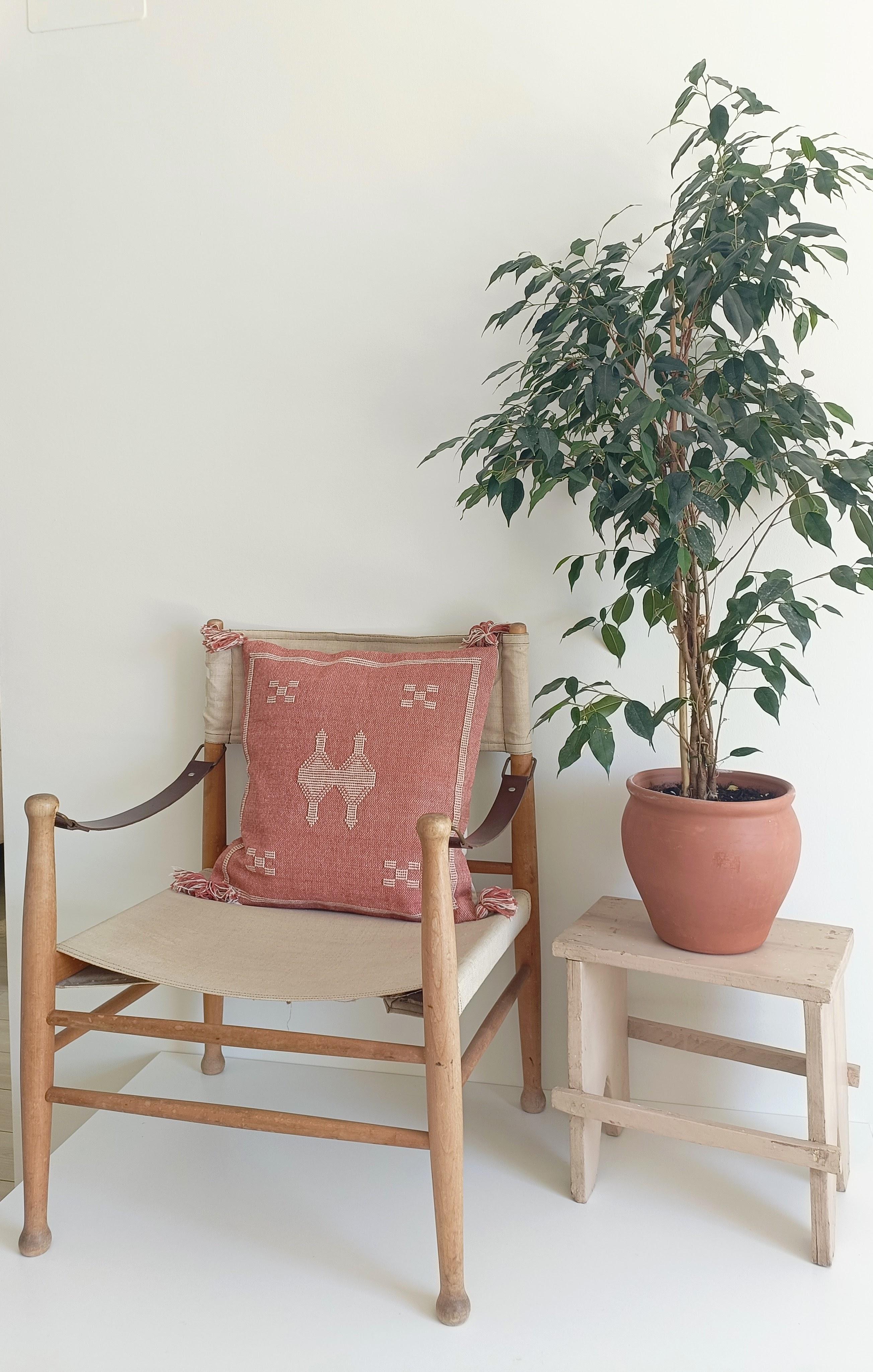 Coton Coussin en lin marocain tissé à la main rose et crème de style Sotogrande en vente