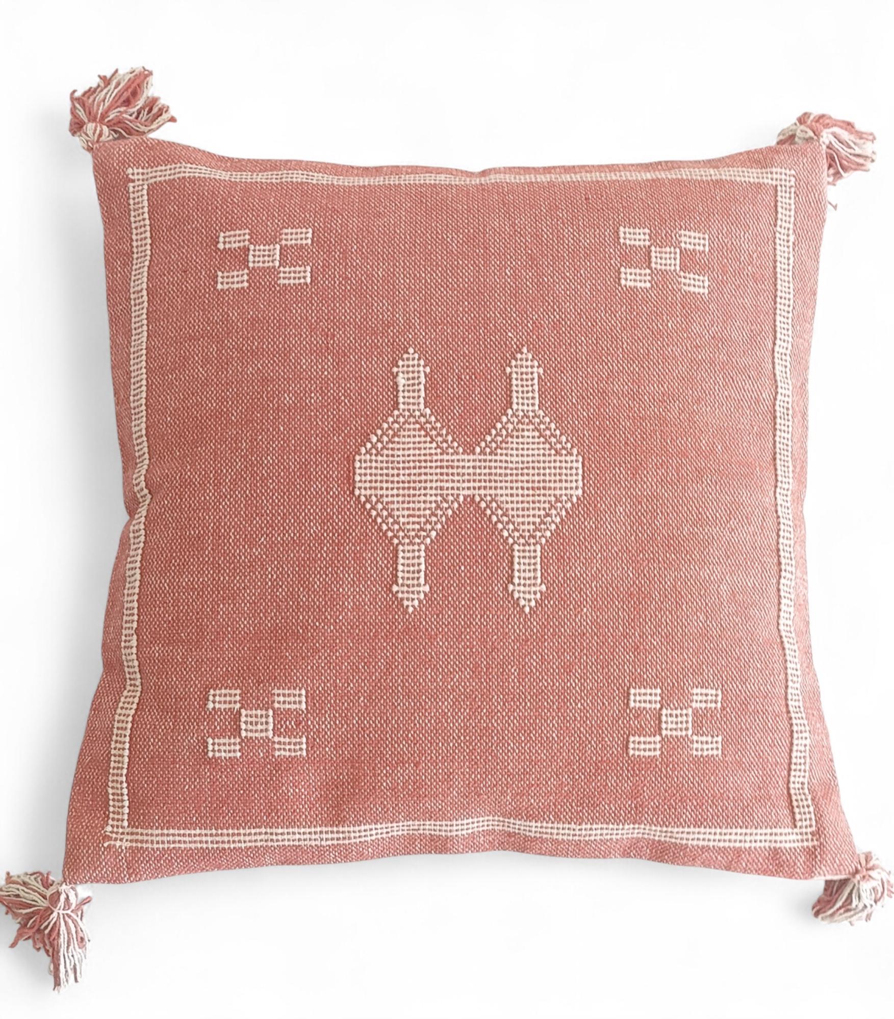 Fait main Coussin en lin marocain tissé à la main rose et crème de style Sotogrande en vente