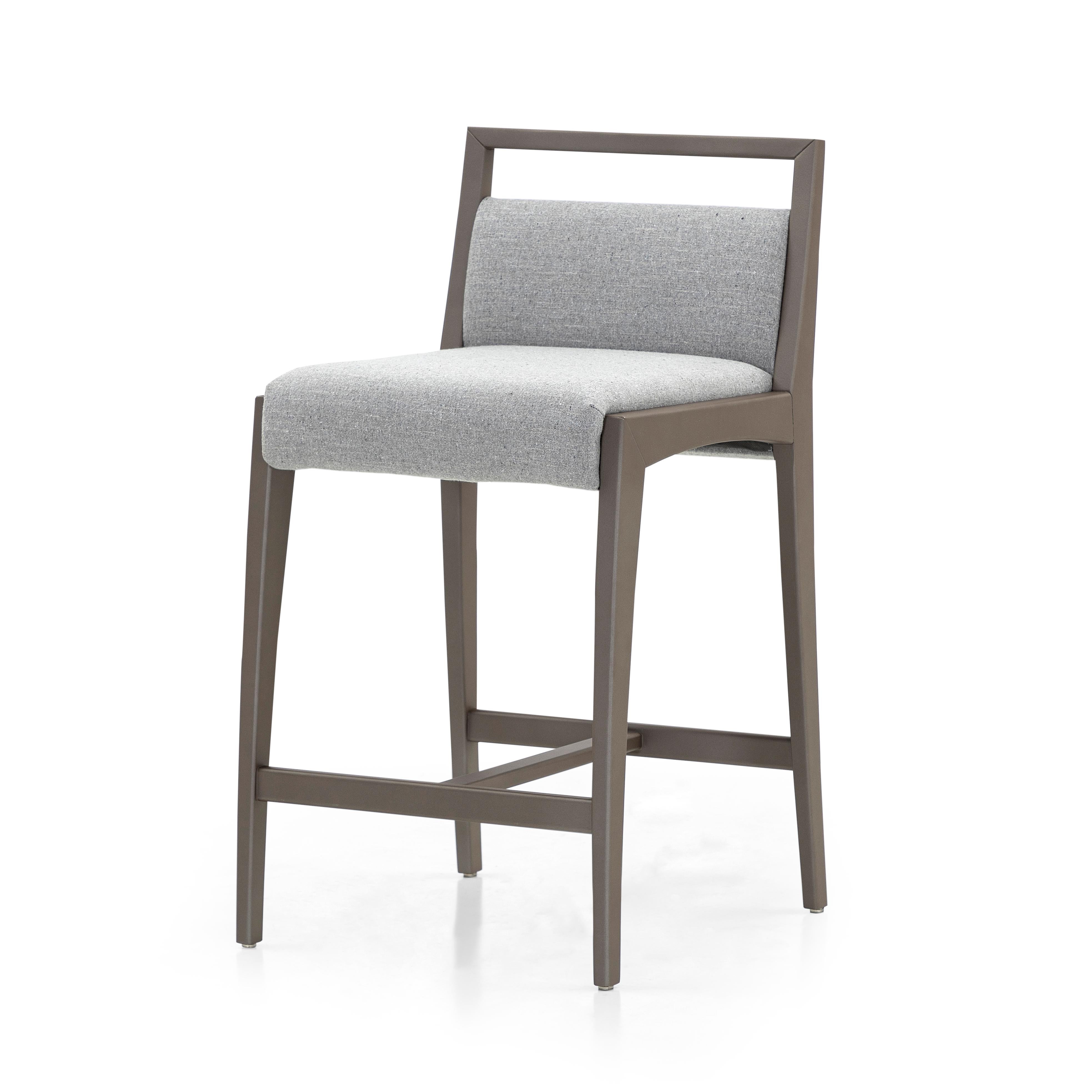 Laccato Sgabello da banco in tessuto grigio chiaro e legno metallizzato color cioccolato - Sotto Line in vendita