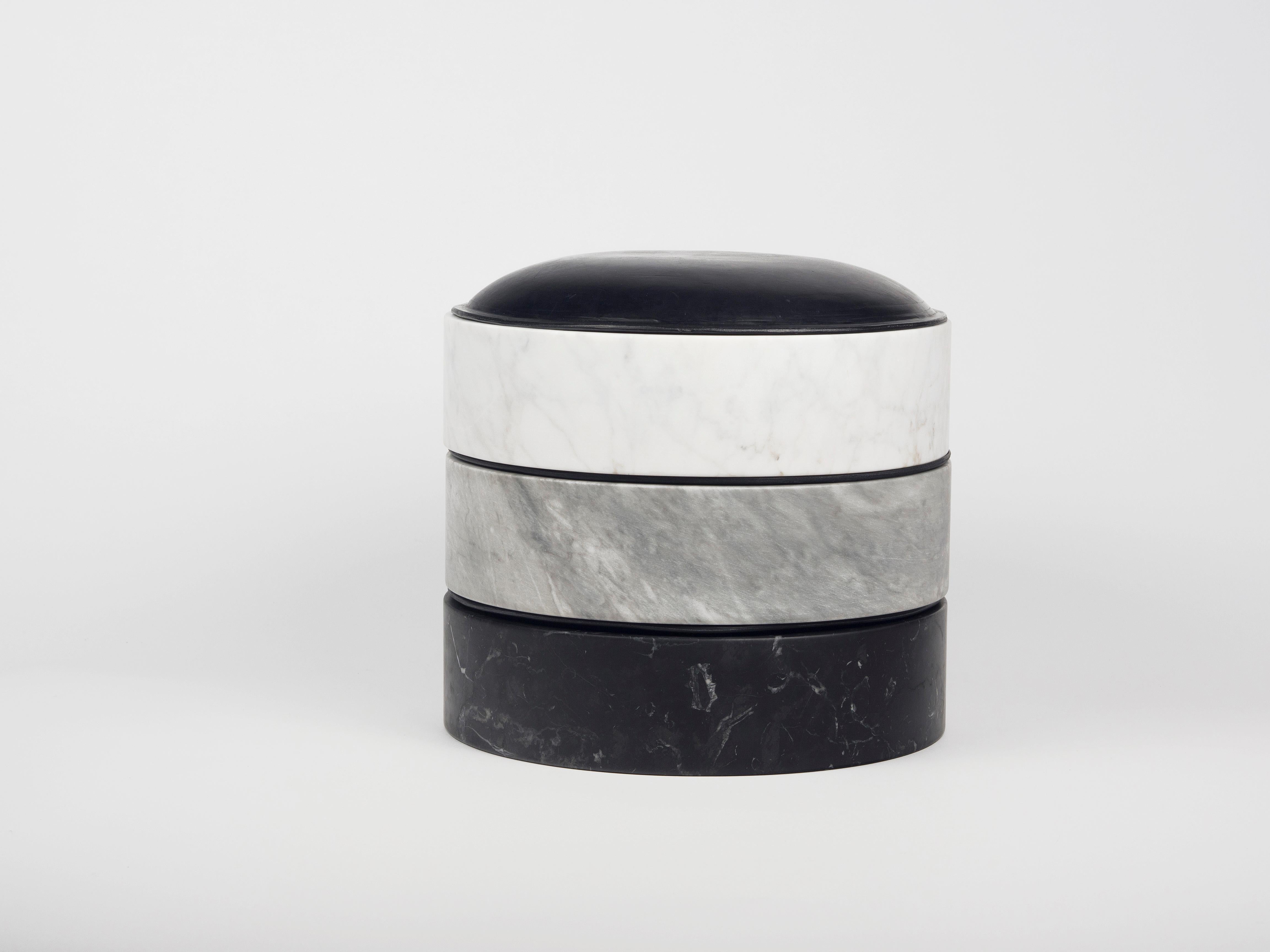 A container, key dish, jewelry box and hideaway in which to store the most precious objects and memories. Sottofondo consists of two modular and stackable base elements:
a marble container and a leather cover. The marble dug at the lathe and the