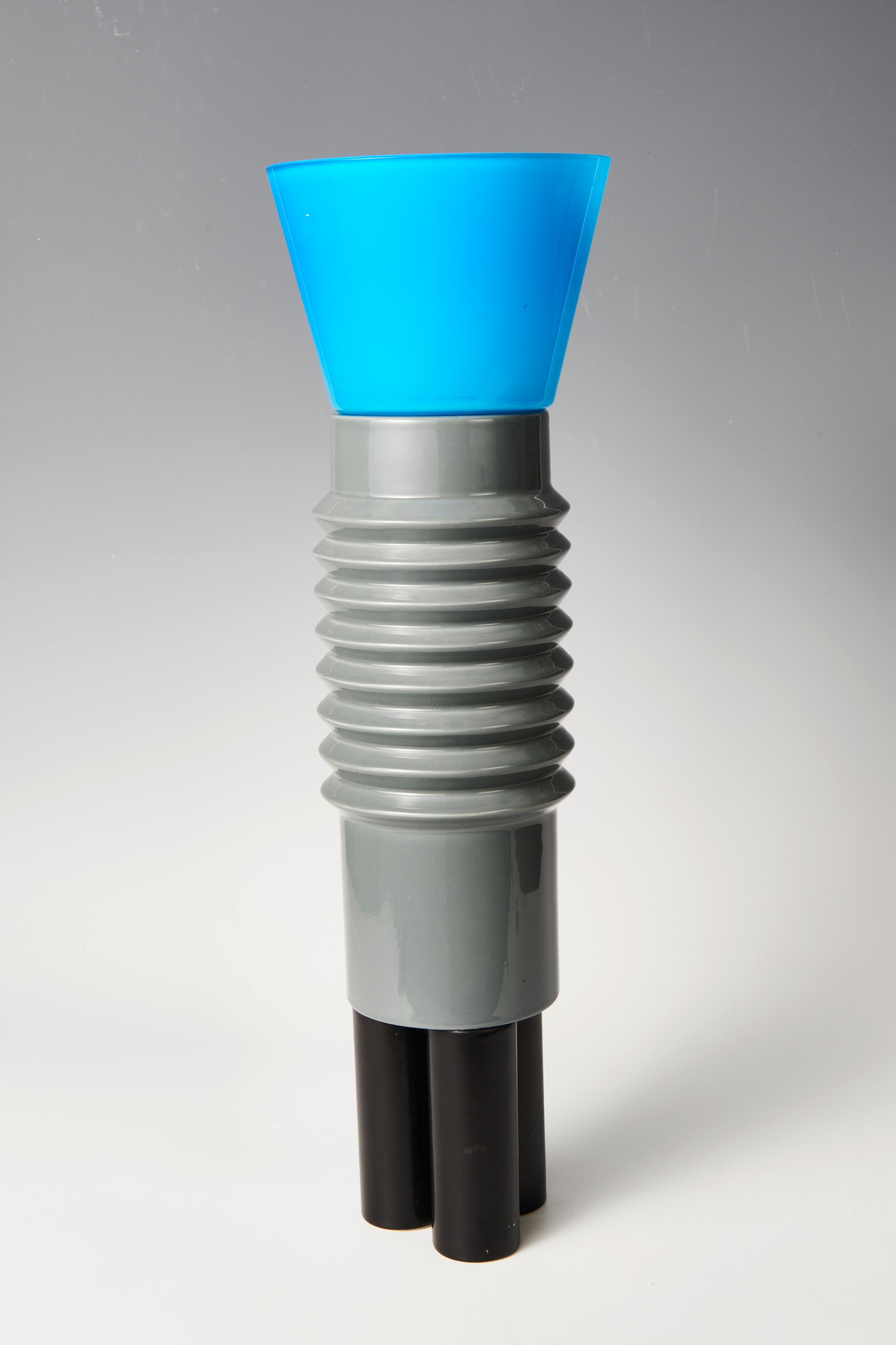 ETTORE SOTTSASS (1917 - 2007). Jarrón-escultura Ganga de la serie Historias breves. Firmado y fechado bajo la base 