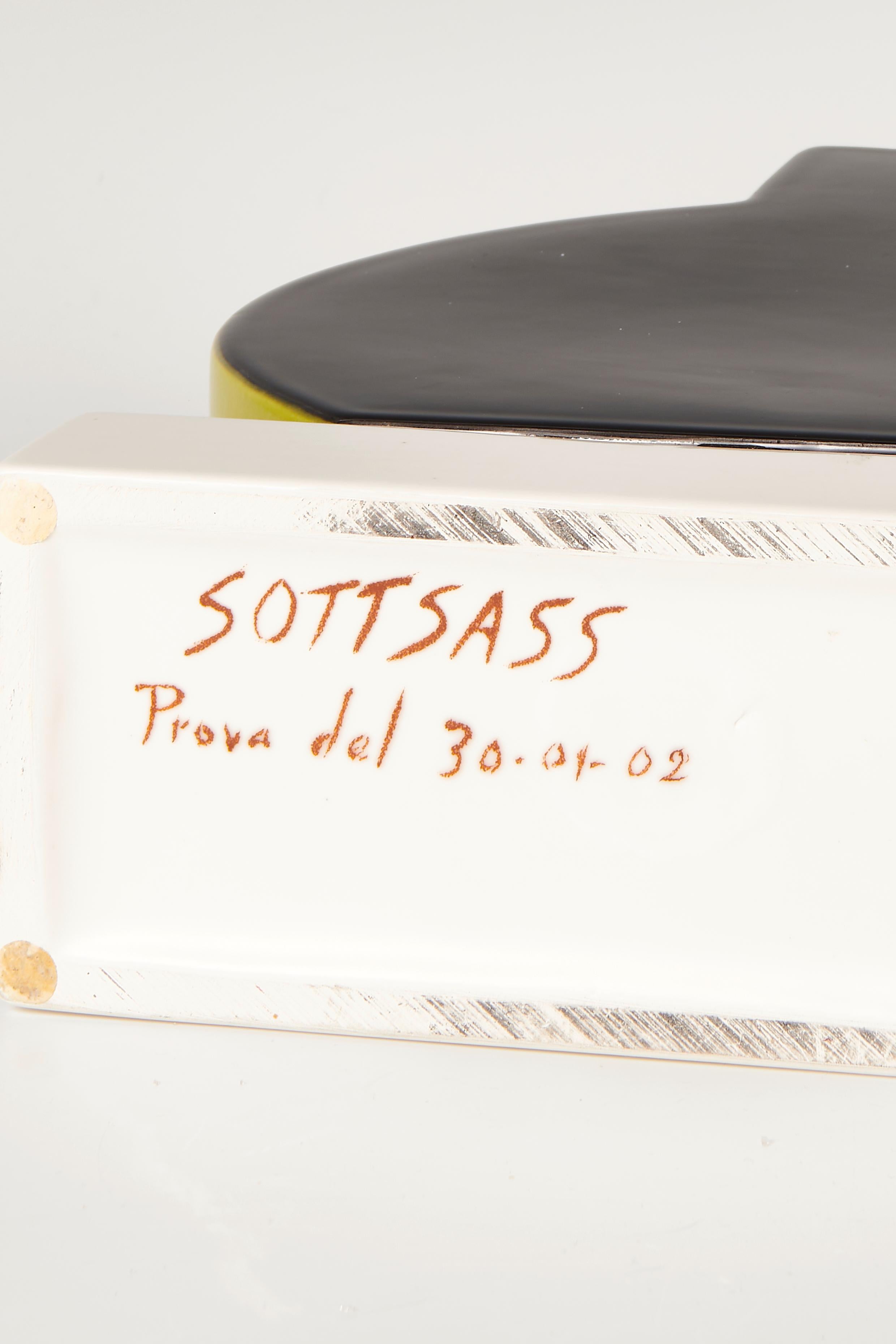 Fatto a mano SOTTSASS ETTORE (1917 - 2007) - Vaso-scultura Grifone della collezione Short Stories se in vendita