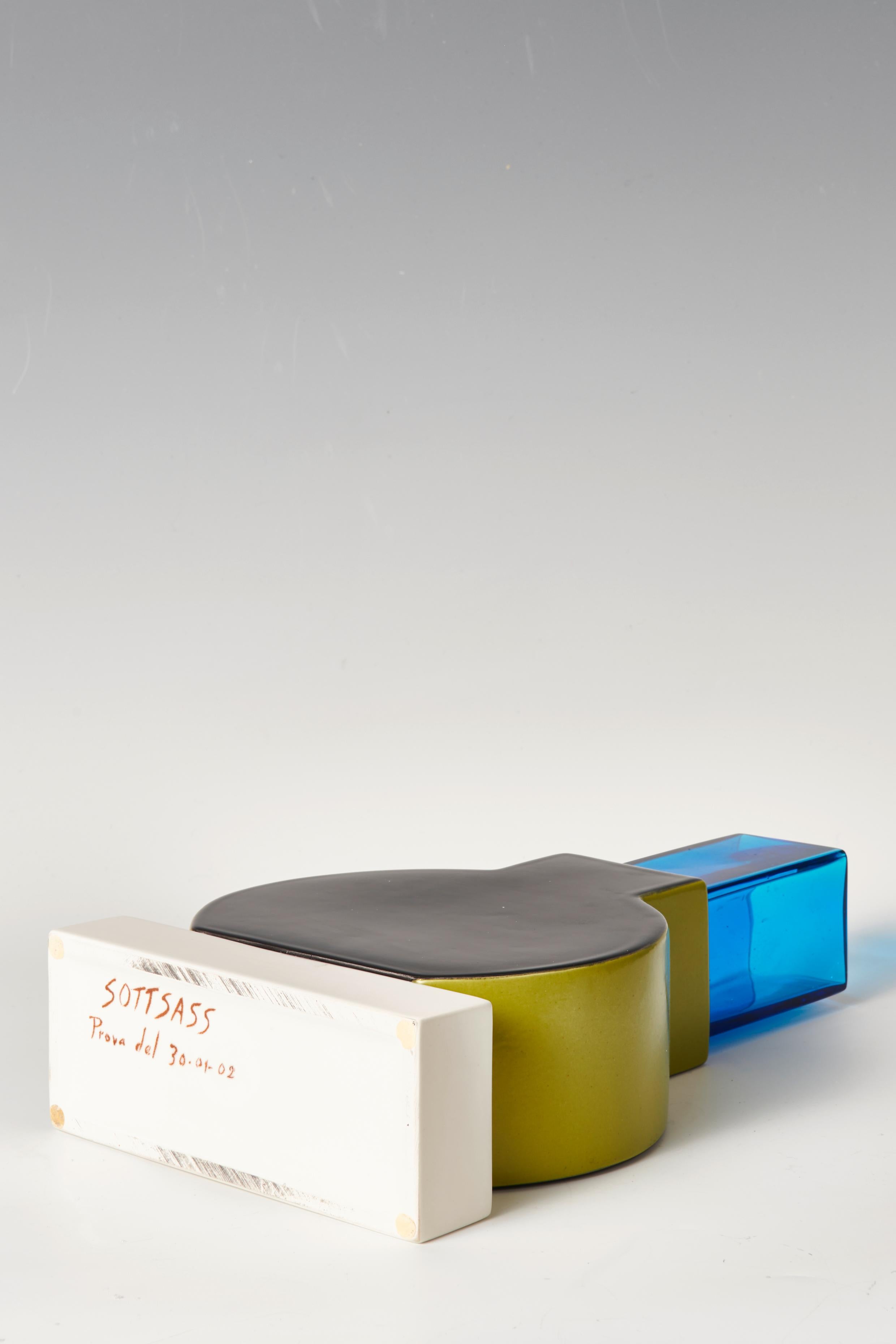 SOTTSASS ETTORE (1917 - 2007) - Vaso-scultura Grifone della collezione Short Stories se In condizioni ottime in vendita a Zurich, CH