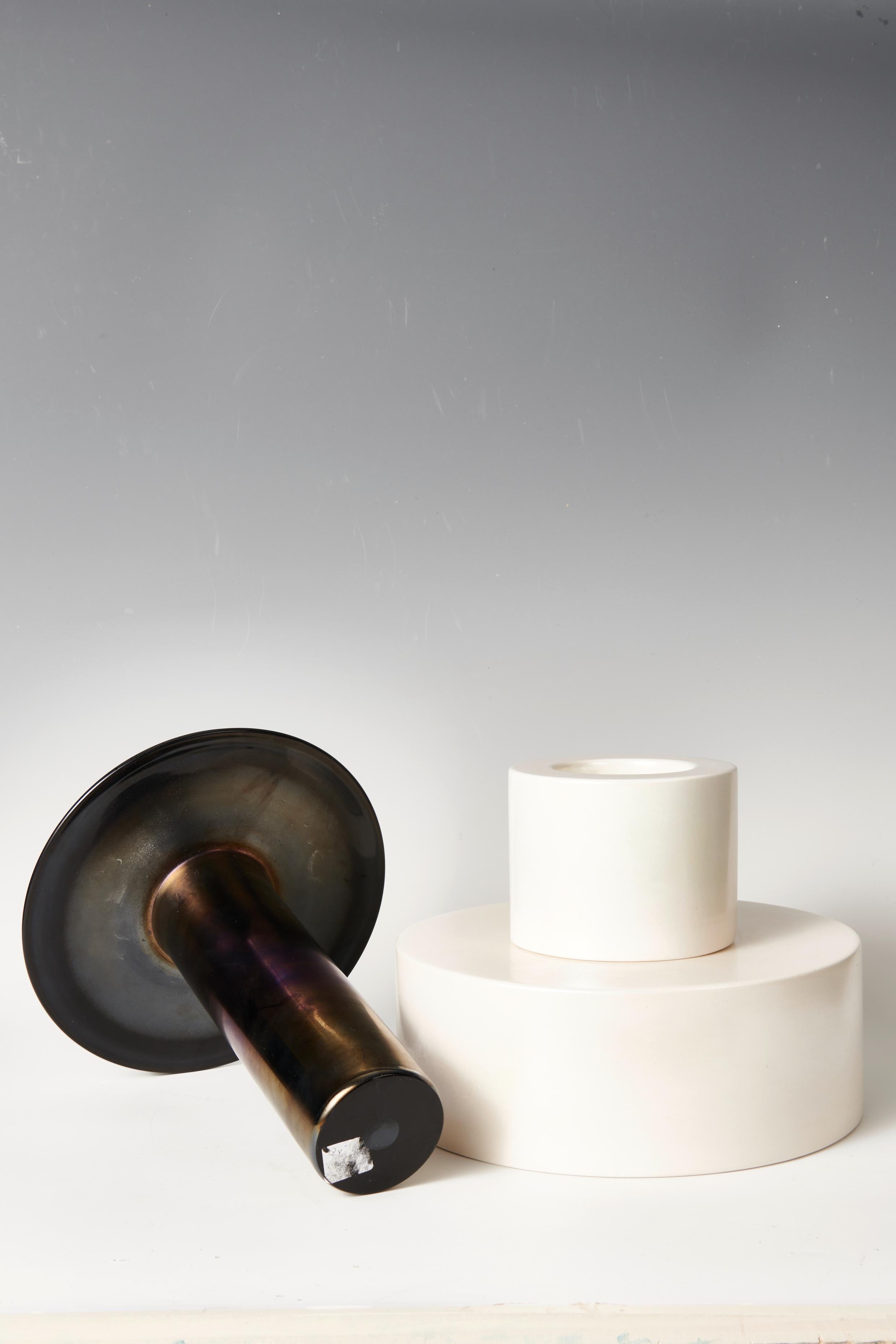 ETTORE SOTTSASS (1917 - 2007). Jarrón-escultura Marabú de la serie Historias breves. Firmado y fechado bajo la base 