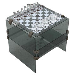 Schachspieltisch aus Rauchglas, inspiriert von Sottsass, 1970er Jahre