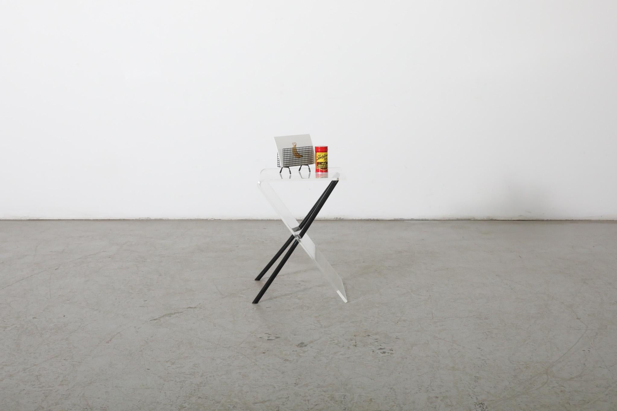 Sottsass Inspired acrylic side table In Good Condition For Sale In Los Angeles, CA