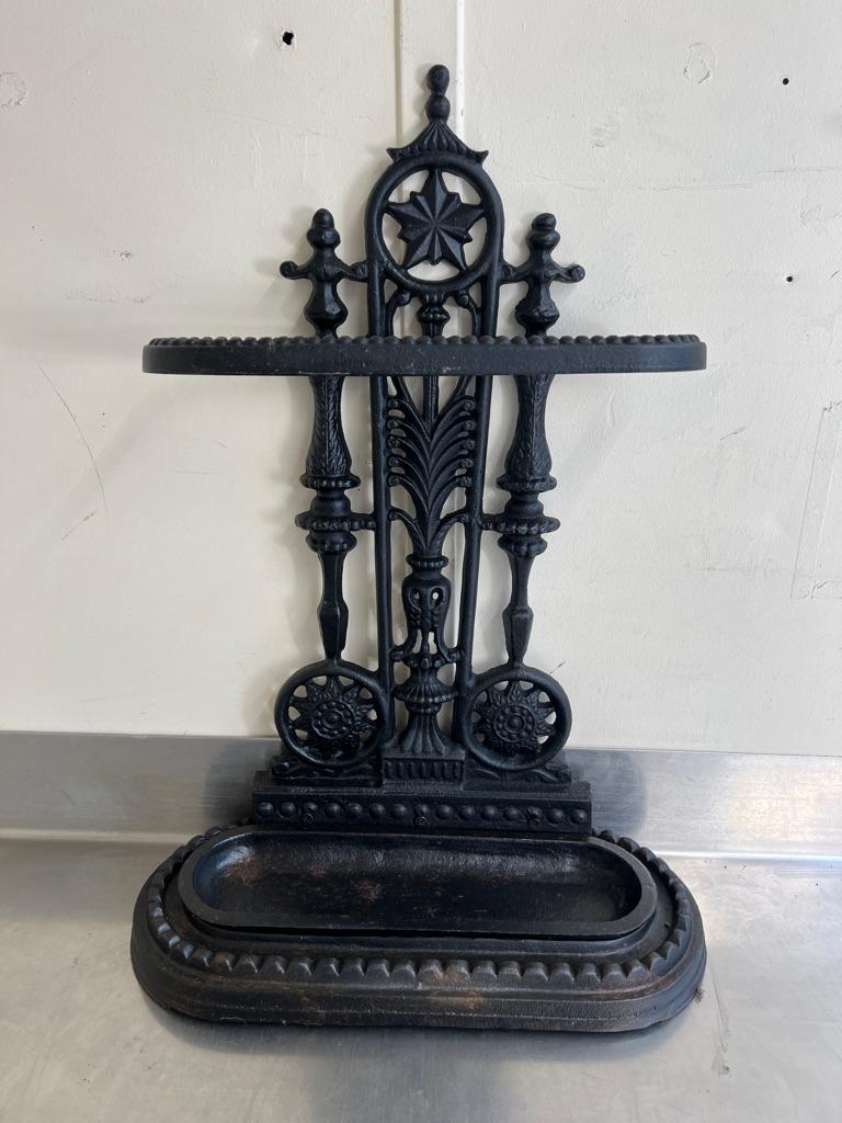 Sought After circa 1910 Edwardian Vintage Large Wrought Iron Umbrella Stand In Good Condition For Sale In Markington, GB