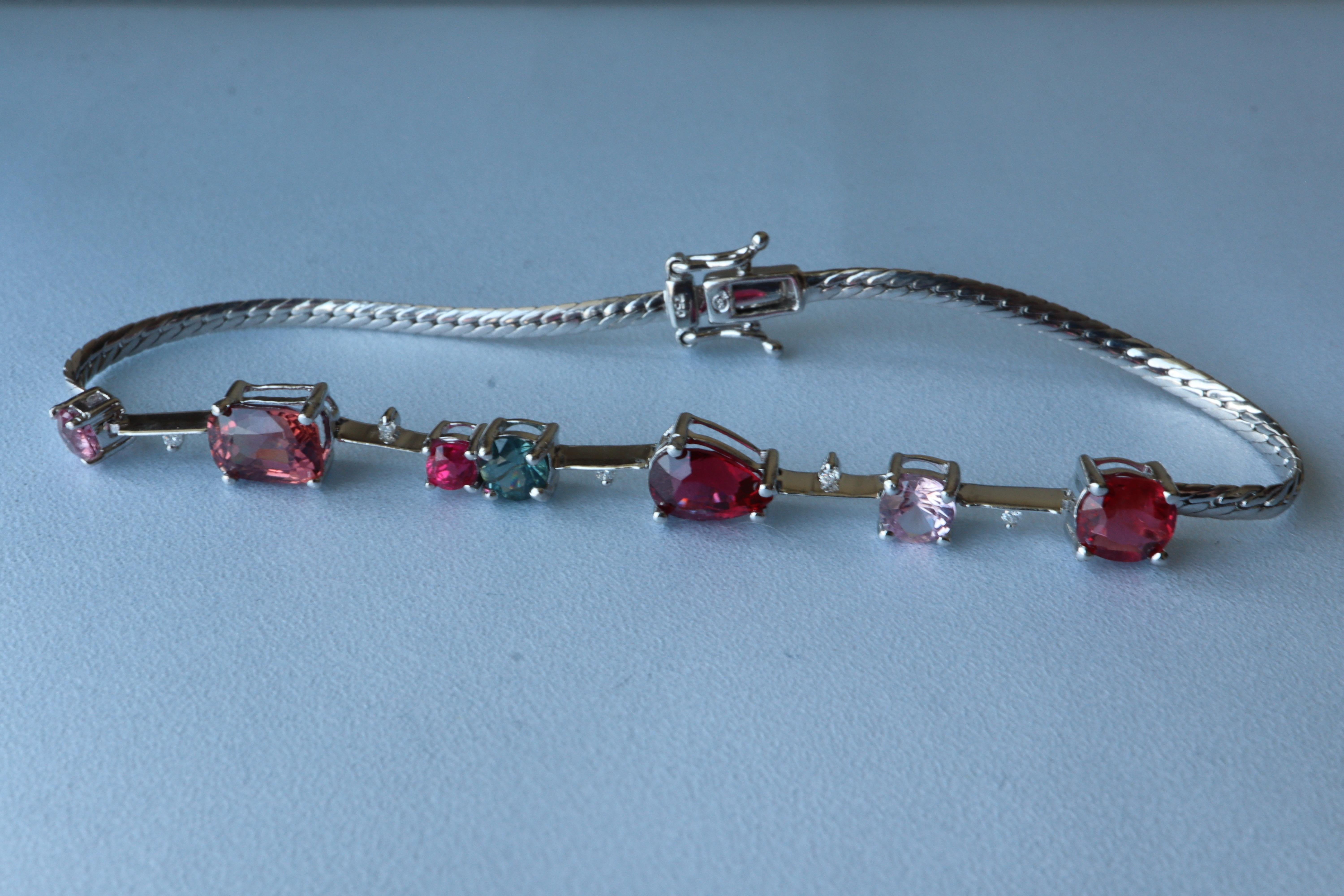 Sought after color Spinels and diamonds Bracelet in 18k white gold In New Condition For Sale In Singapore, SG
