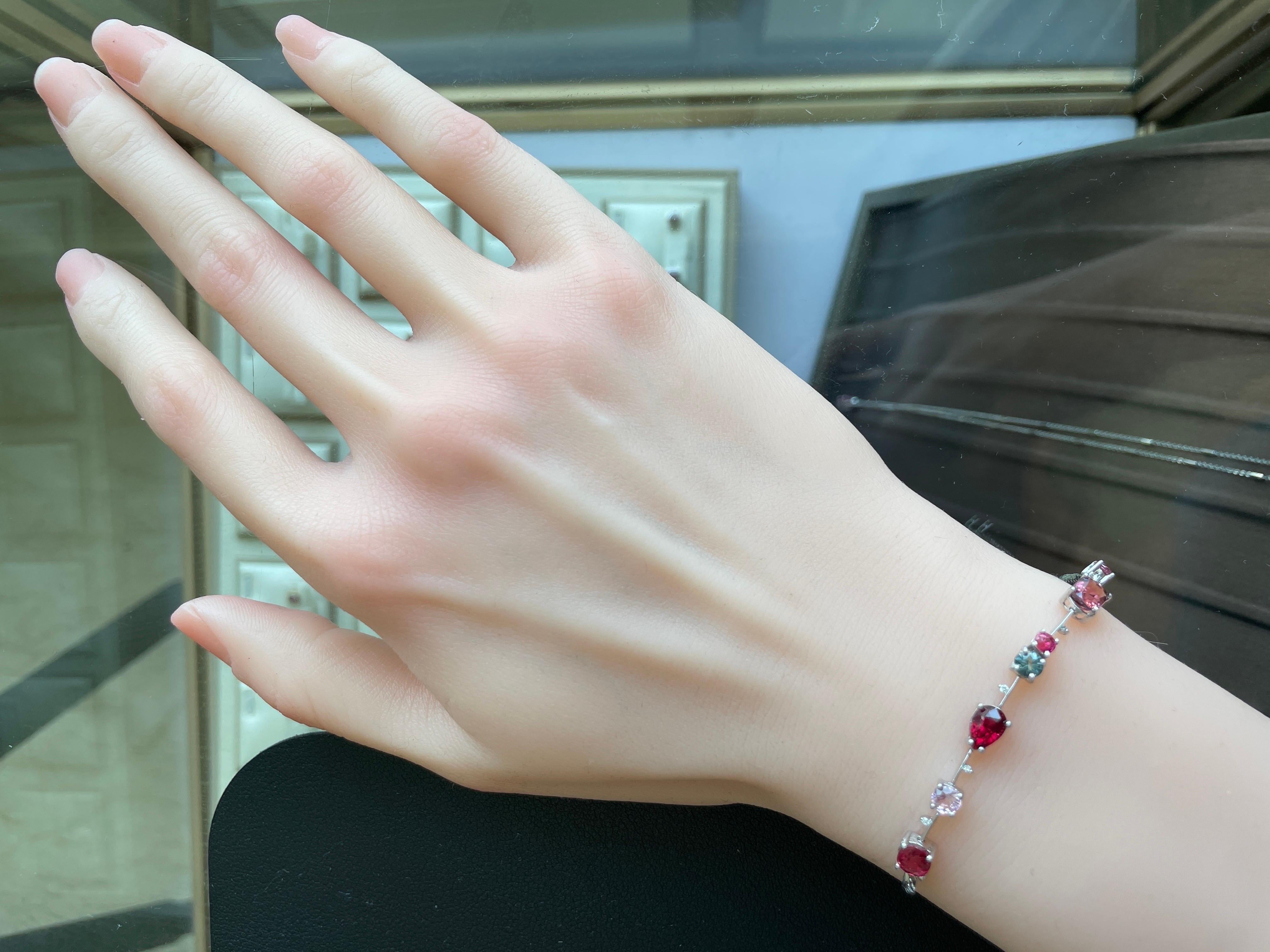 Sought after color Spinels and diamonds Bracelet in 18k white gold For Sale 1