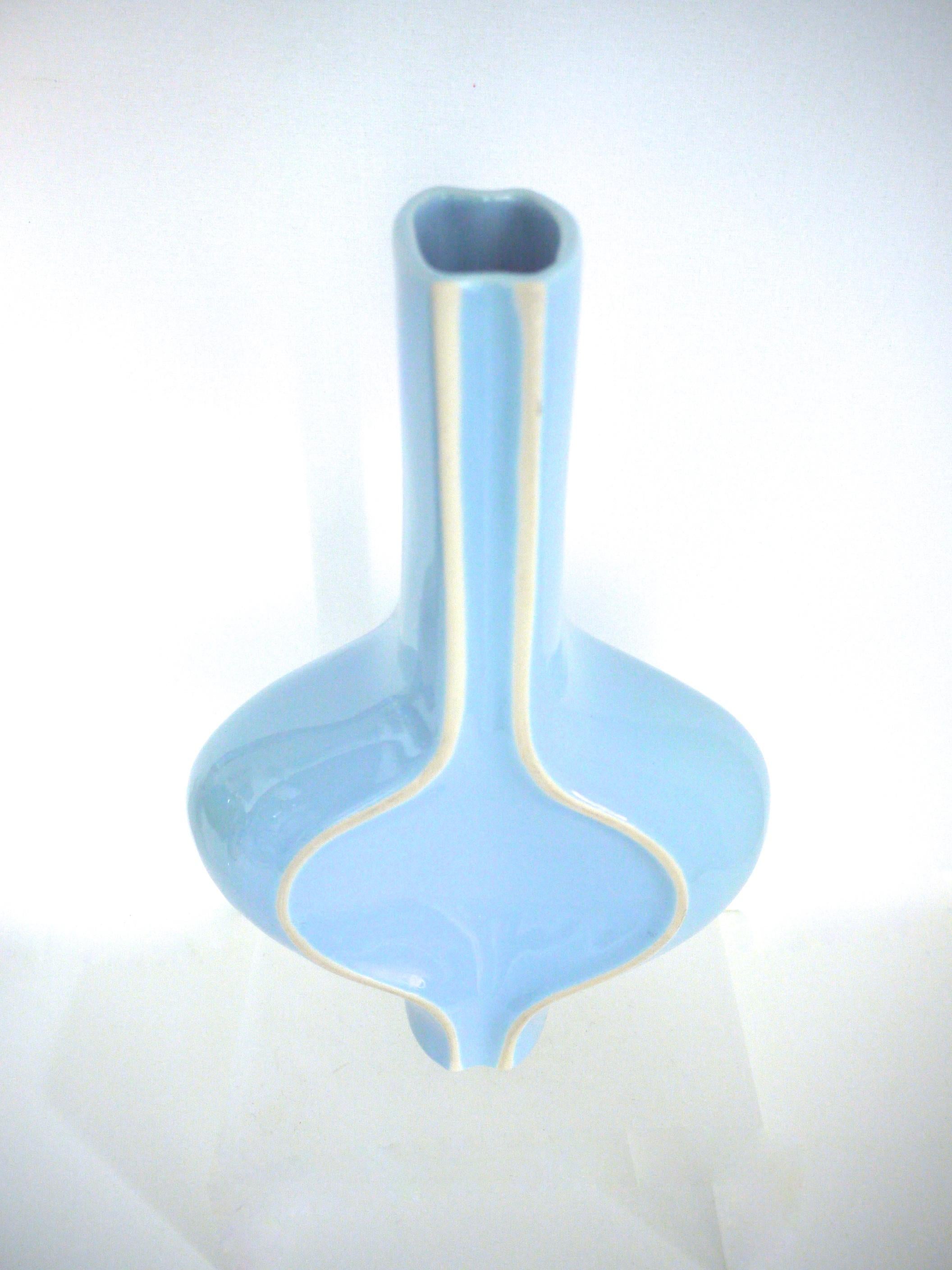 Sought after, Space Age China Swallow Vase by Scabetti Dominic Bromley, 2002 UK In Good Condition For Sale In Halstead, GB