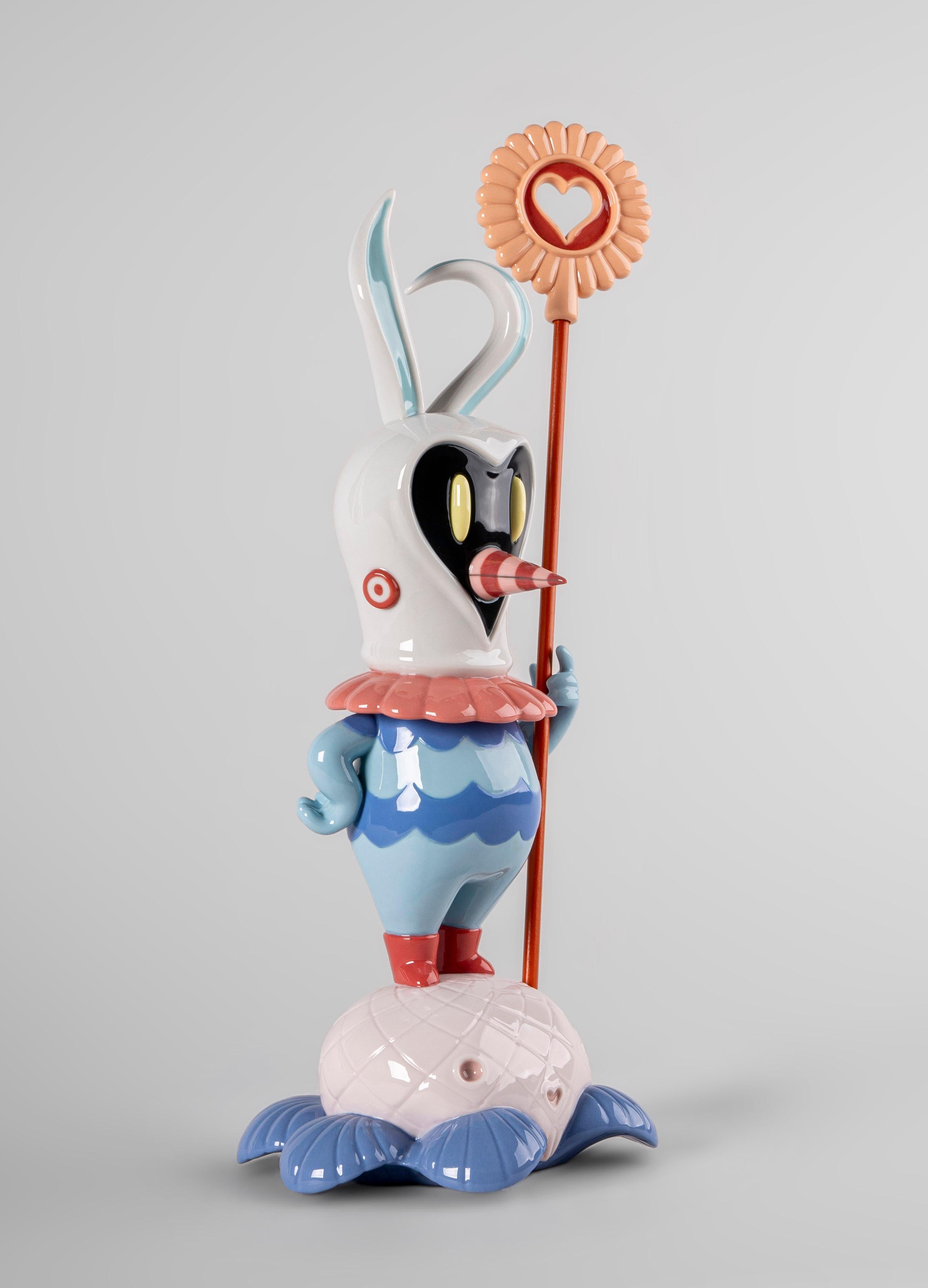 Escultura de porcelana que representa al personaje central del universo pictórico del artista español Dulk. Una creación de la colección Tesoros efímeros. El Jinete de Almas es un protector de la naturaleza y guía de las almas en peligro. Esta