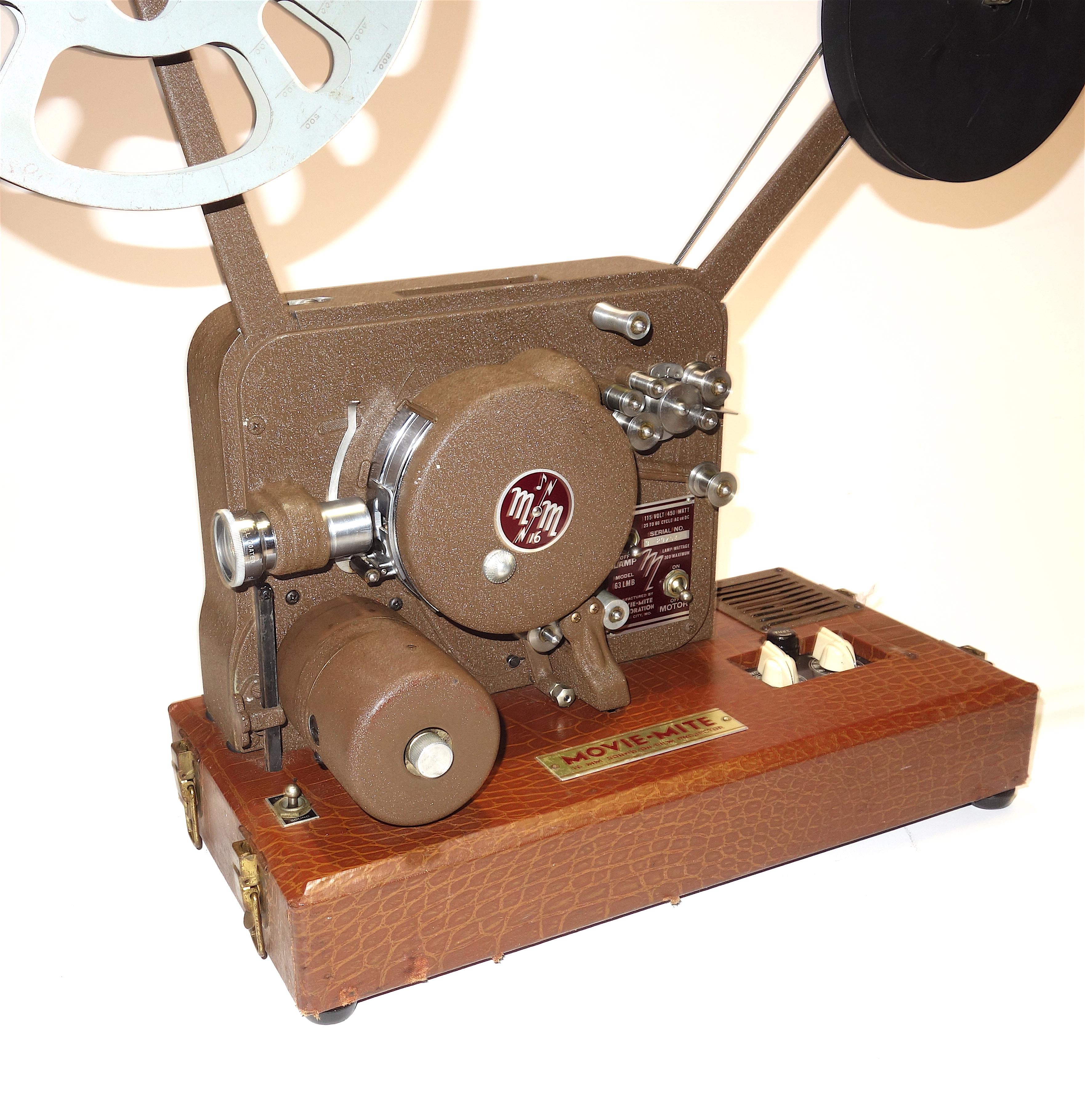 Submitted for your careful consideration is this circa 1940s Movie-Mite 16mm sound on film projector.
This hard to find item is in spectacular original cosmetic condition with original factory paint finish in pristine condition and the original