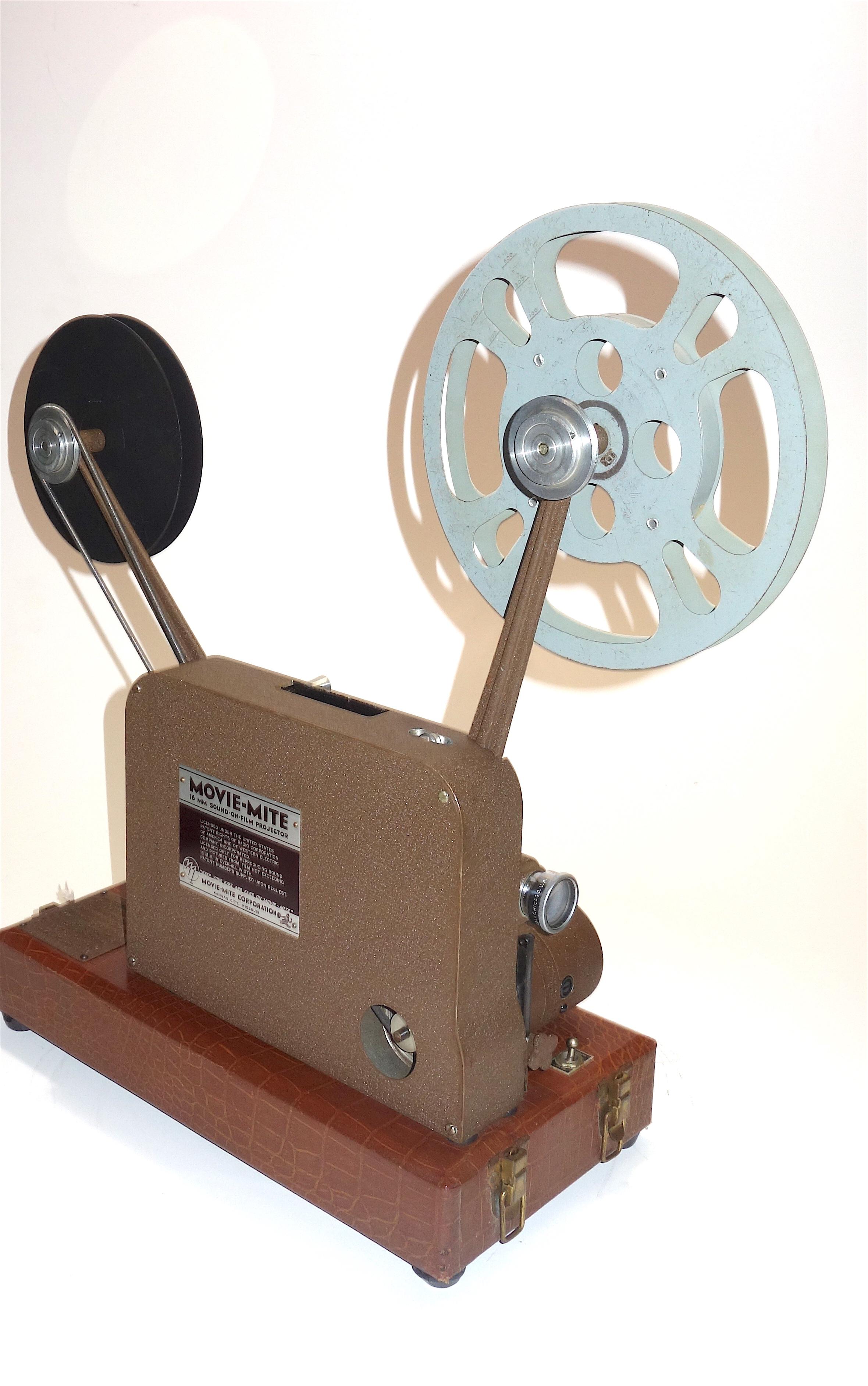 Sound and Picture Movie Projector Art Deco Design All Original 16mm, circa 1940s For Sale 1