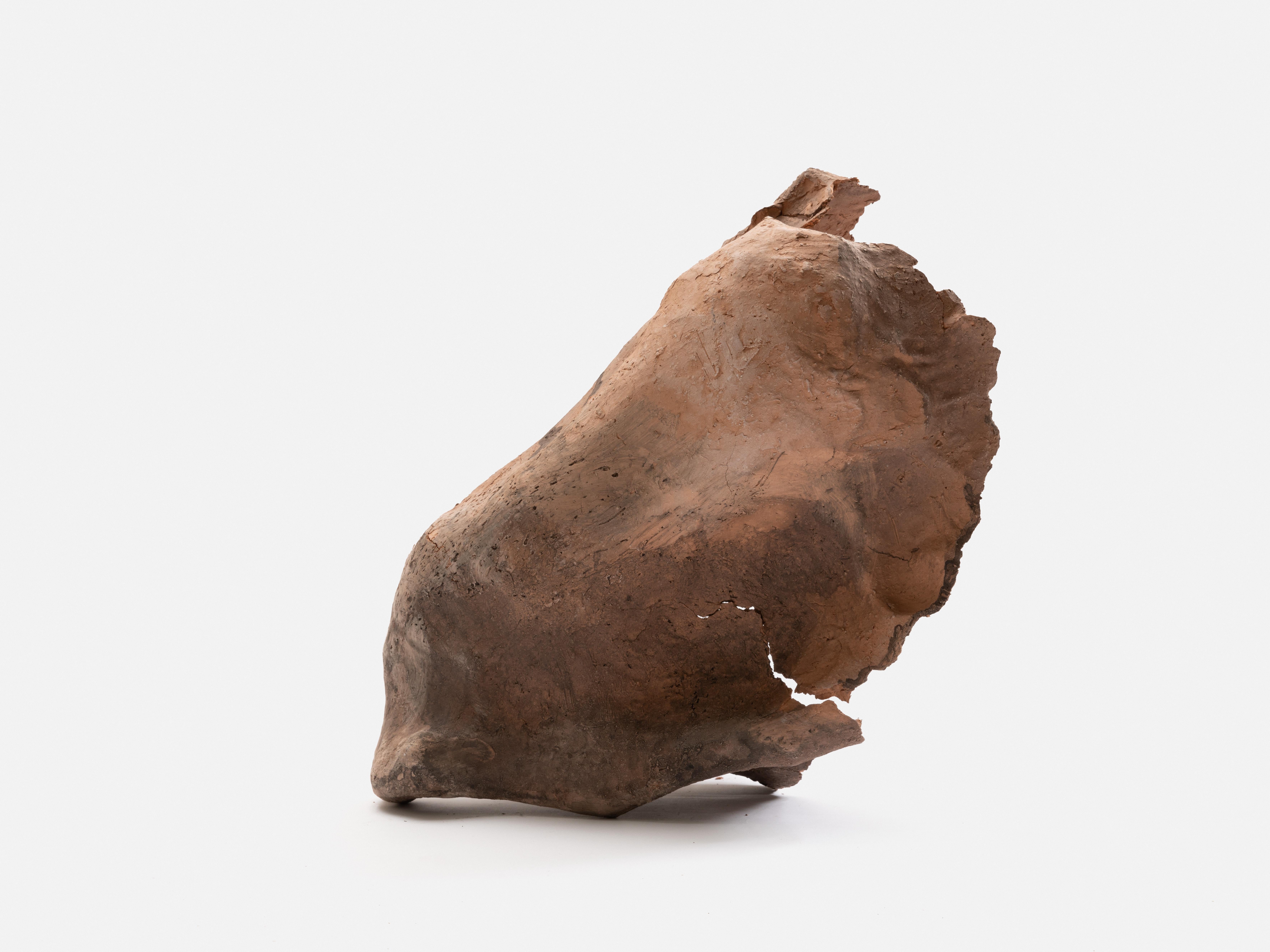 Sound of Kiln Sculpture by Edie Xu
Dimensions: W 76 x D 76 x H 89 cm.
Materials: Terracotta. 

Edie Xu, b. in New York and graduated from the Art Institute of Chicago in 2023. Her work spans between multiple mediums, including sculptural