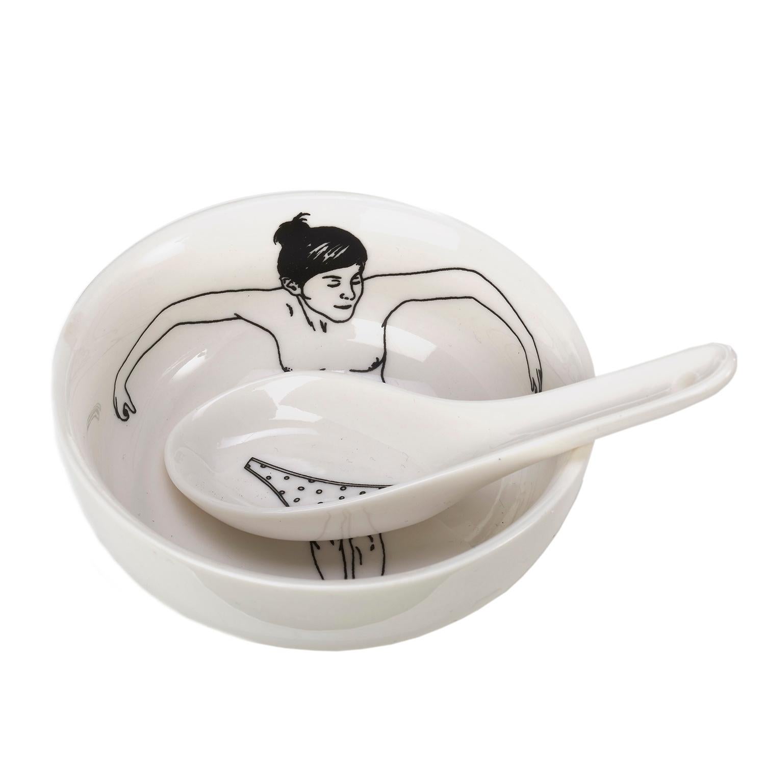 Soup or Salad Bowl with Undressed Woman In Excellent Condition For Sale In Greenwich, CT